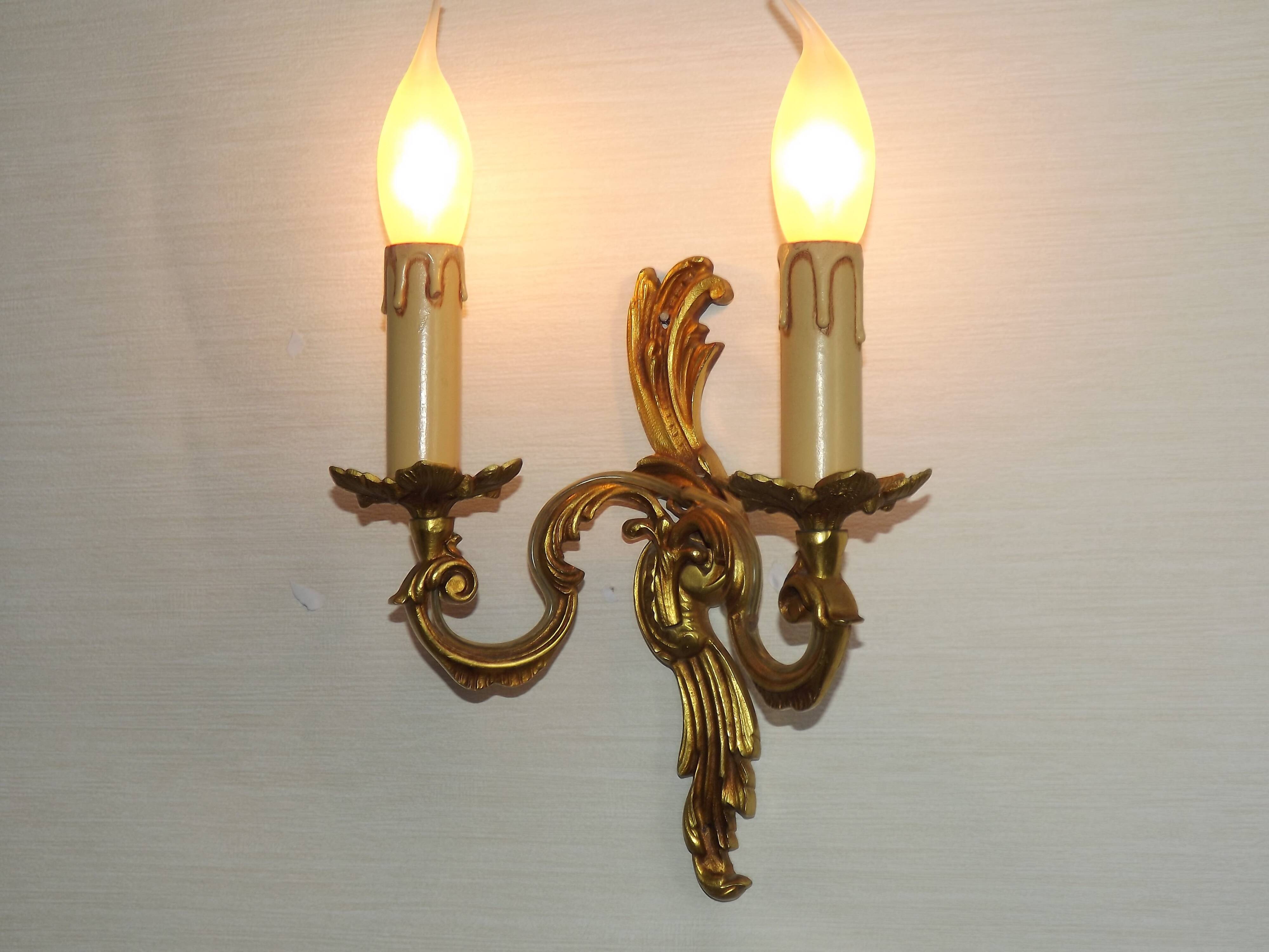 Stylish Vintage French Bronze Double Wall Sconce with Acanthus Leaf Detail