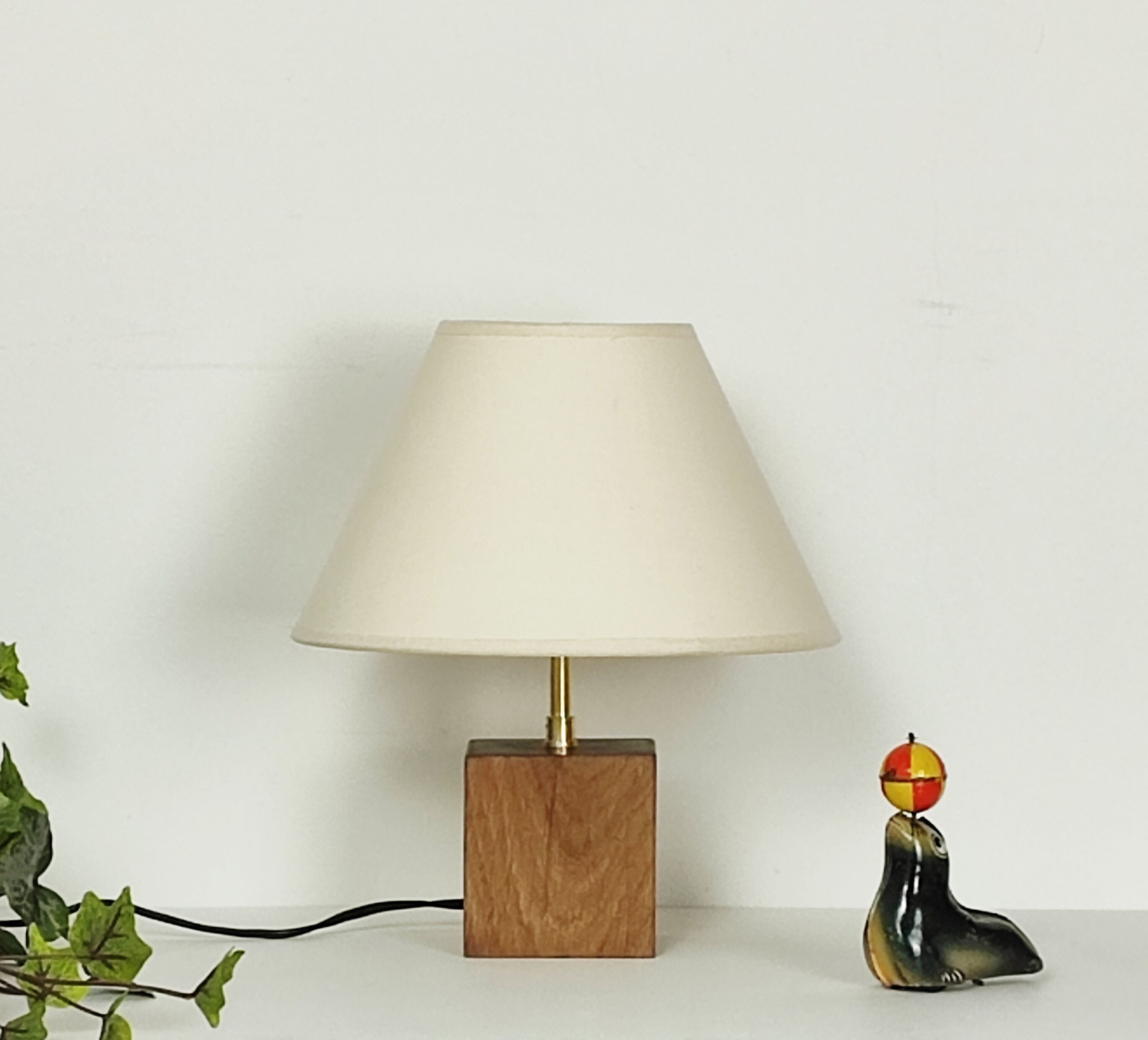 Oak lamp