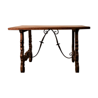 Walnut table with wrought iron hooks, seventeenth