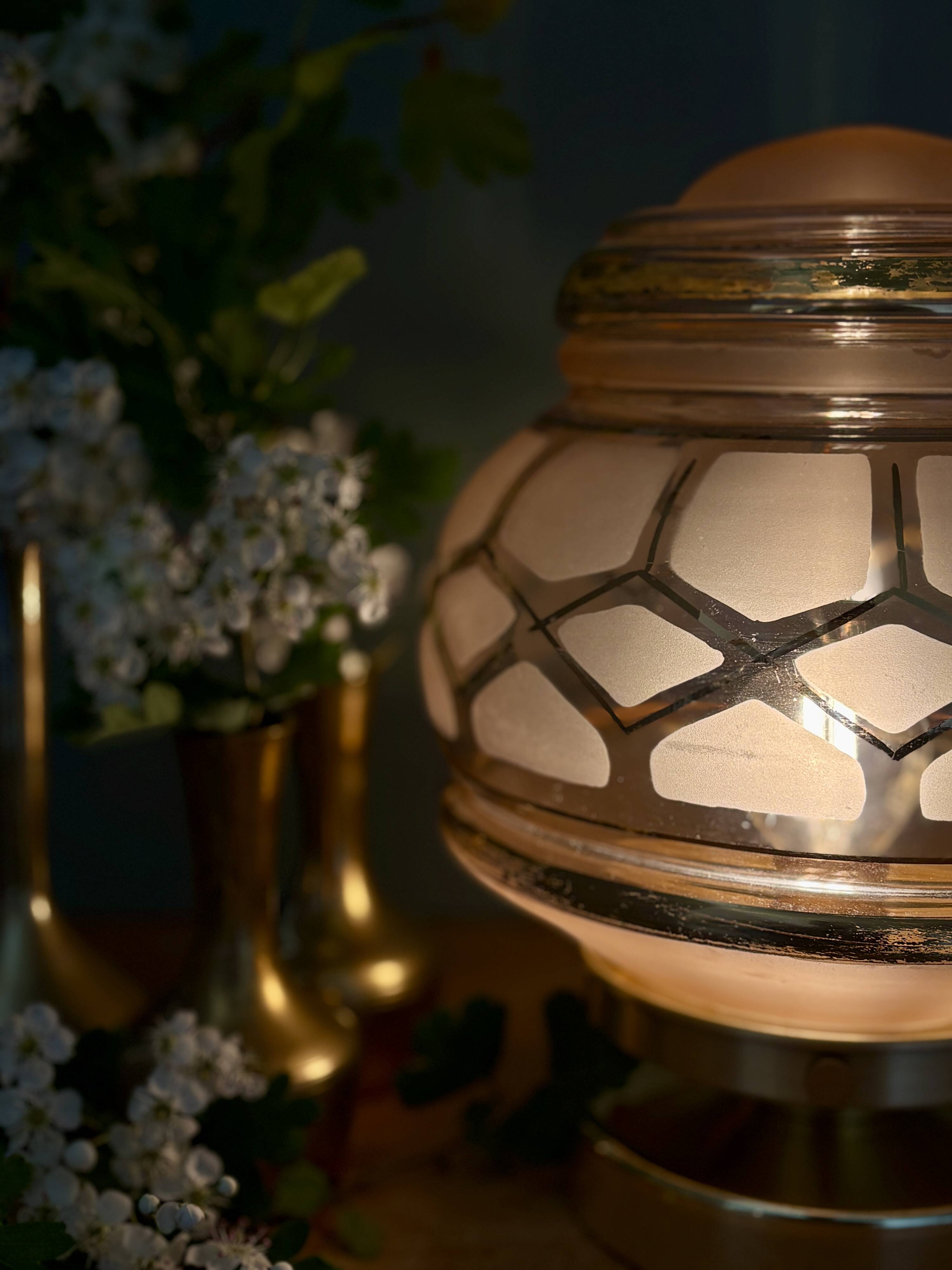 Vintage Art Deco globe table lamp in pink and gold glass.