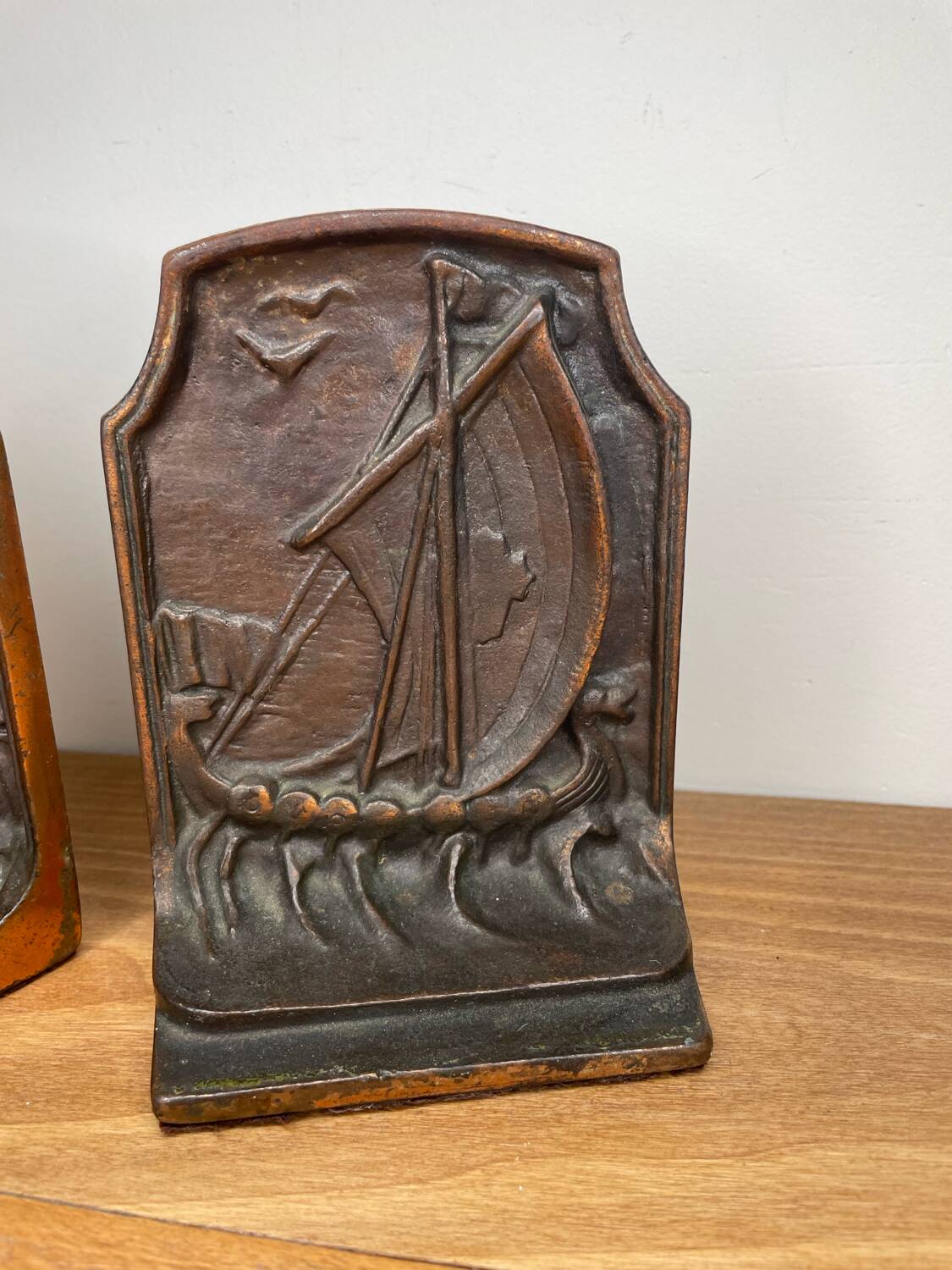 Serre-livres vintage en fonte - motif bateau ancien