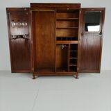 Superbe armoire anglaise Art Déco en loupe de noyer signée Waring & Gillow – vers 1900-1932