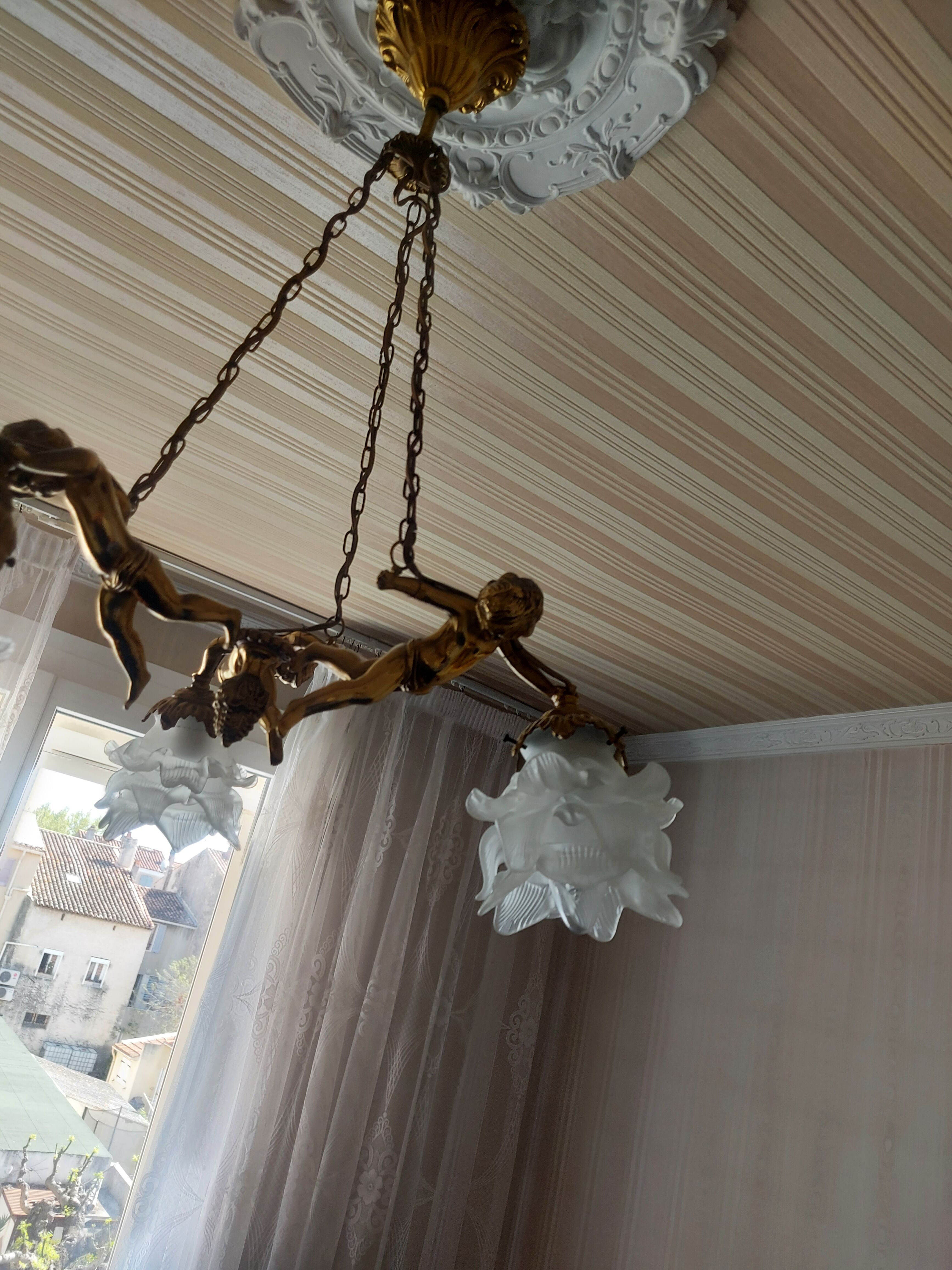 Bronze chandelier cherubs 3 fires , cherubs ( putti )