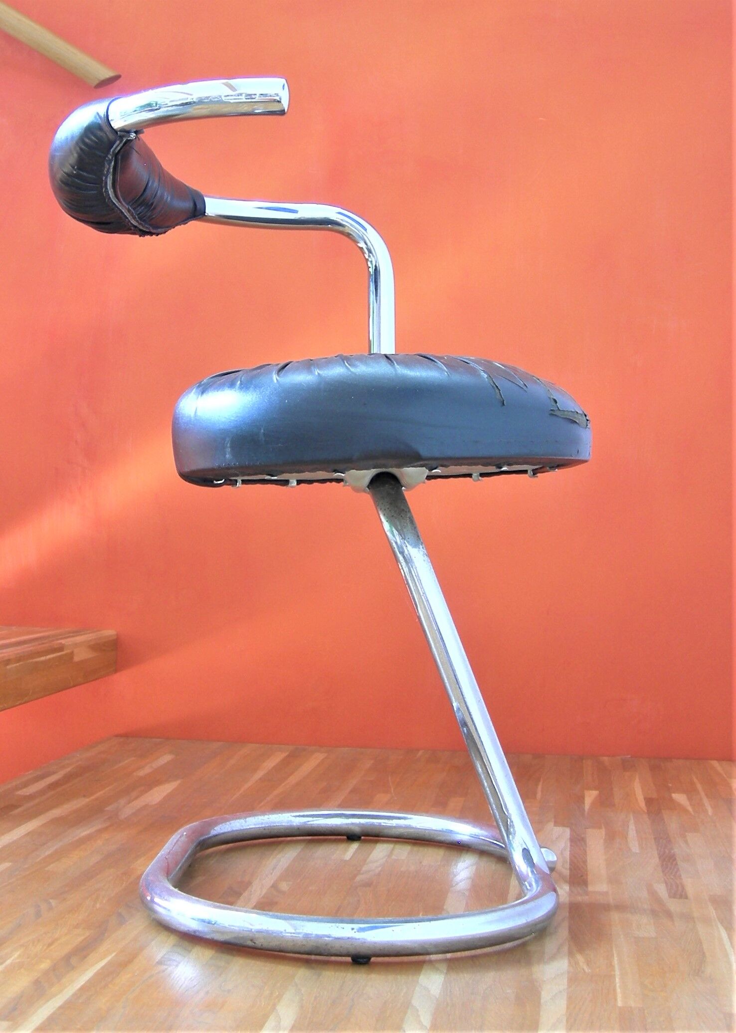 Suite of 4 Cobra chairs by Giotto Stoppino