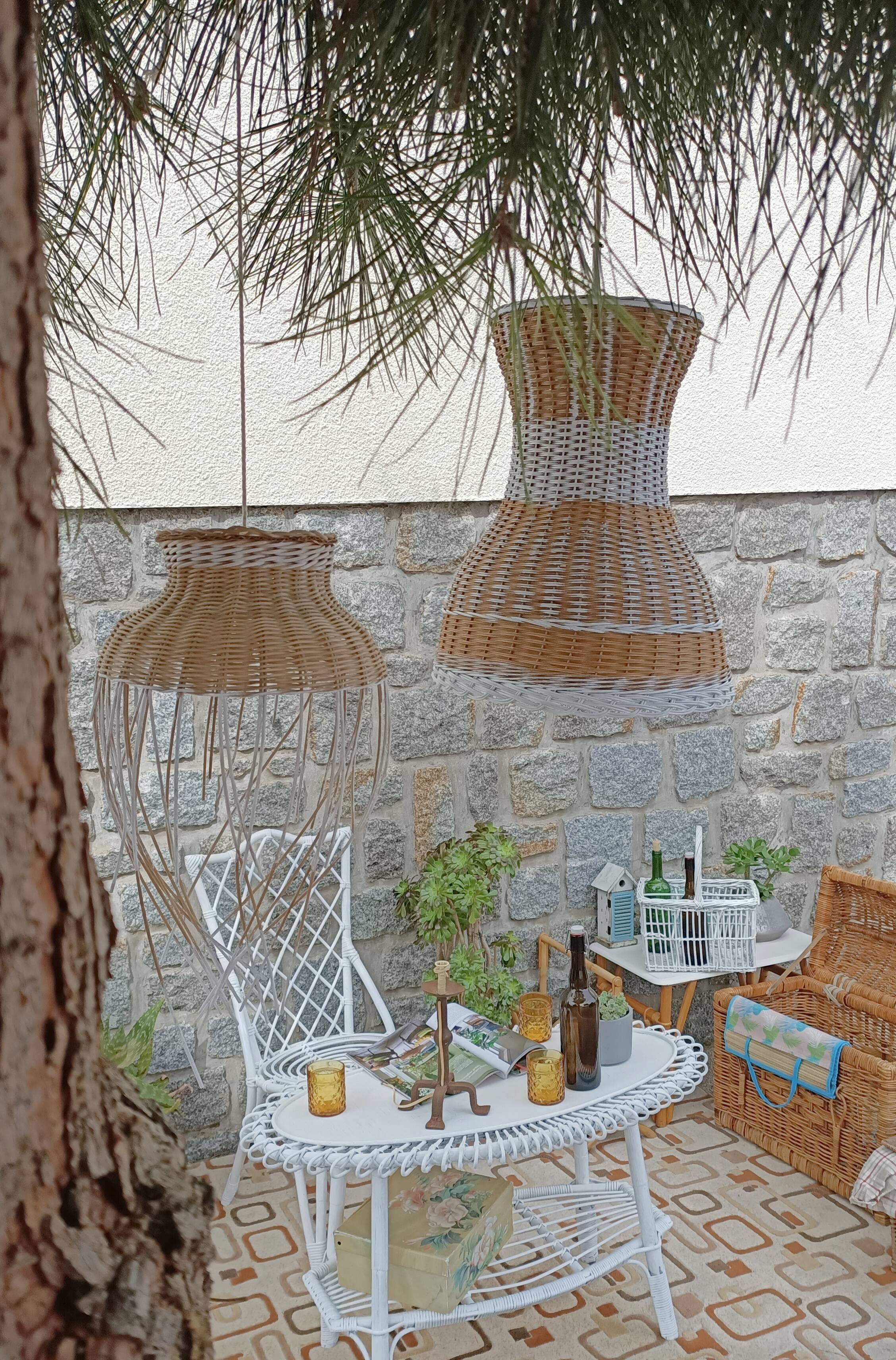 Duo of rattan hanging lamps