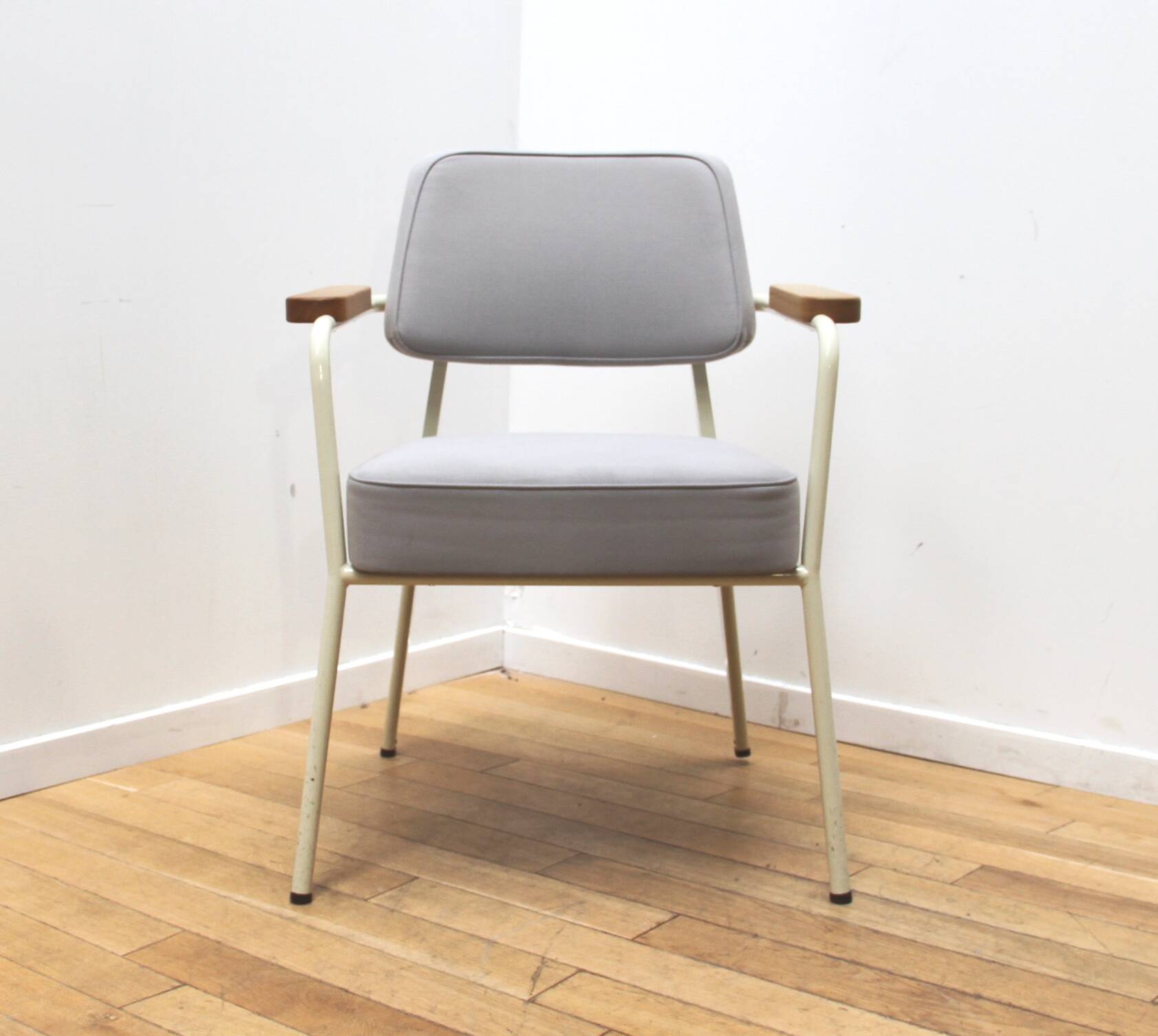 Jean Prouvé executive chair, Vitra