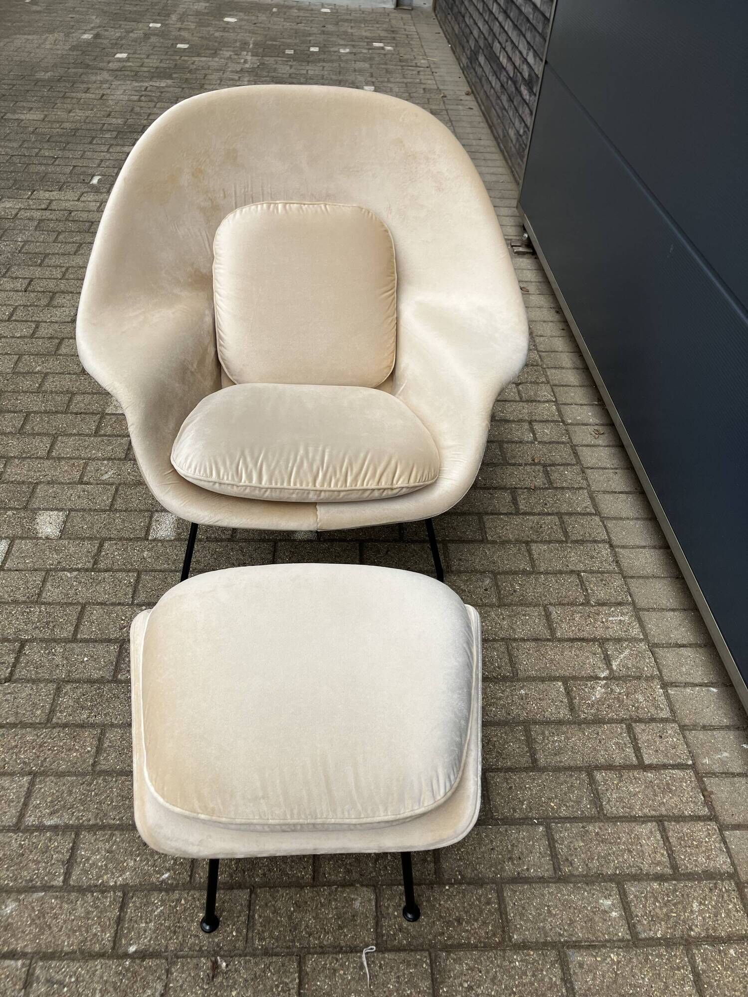 Knoll Womb chair + ottoman Eero Saarinen Beige Sand color, perfect condition!