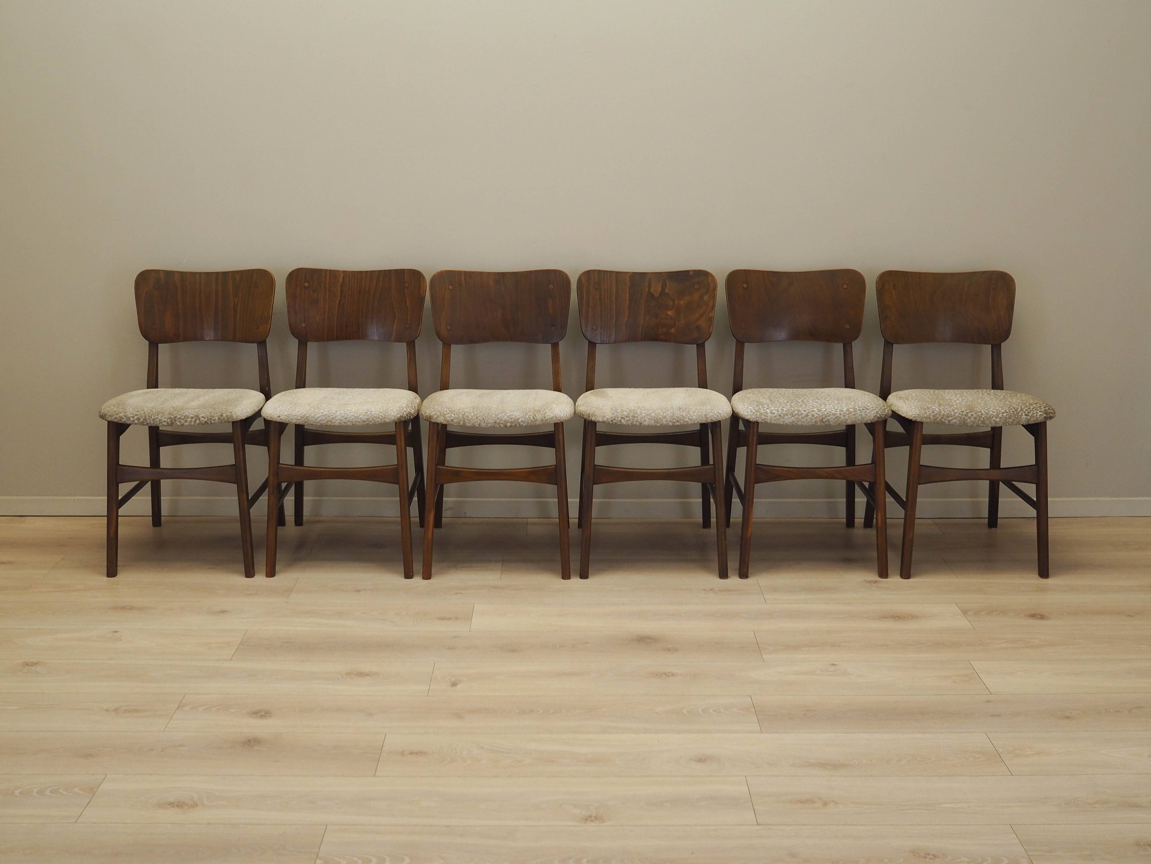 Ensemble de six chaises, design danois, années 1960, fabriquées au Danemark.