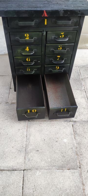 Meuble , etabli militaire
