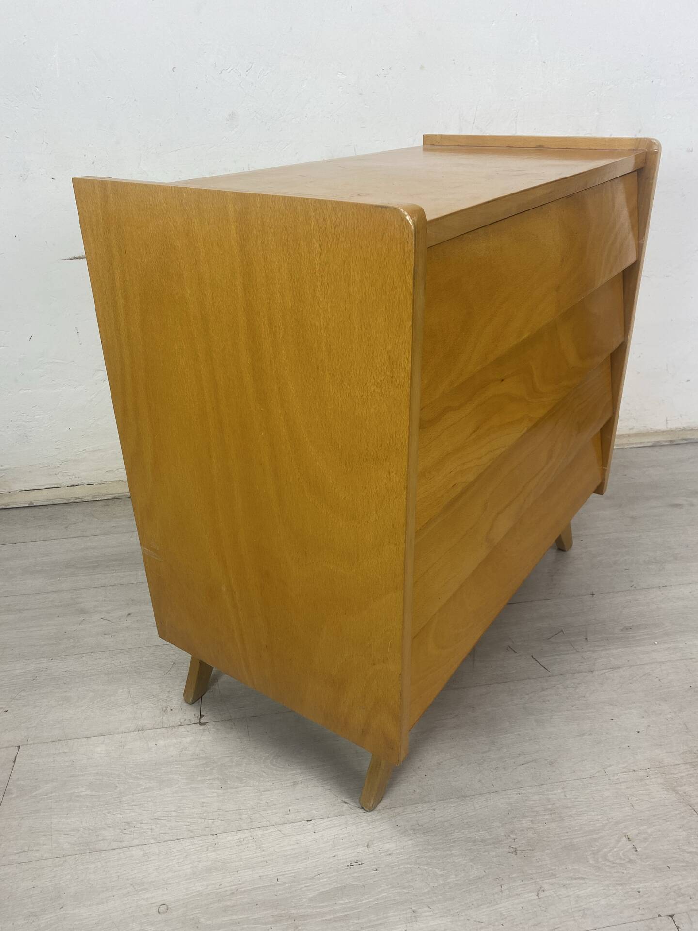 Vintage chest of drawers