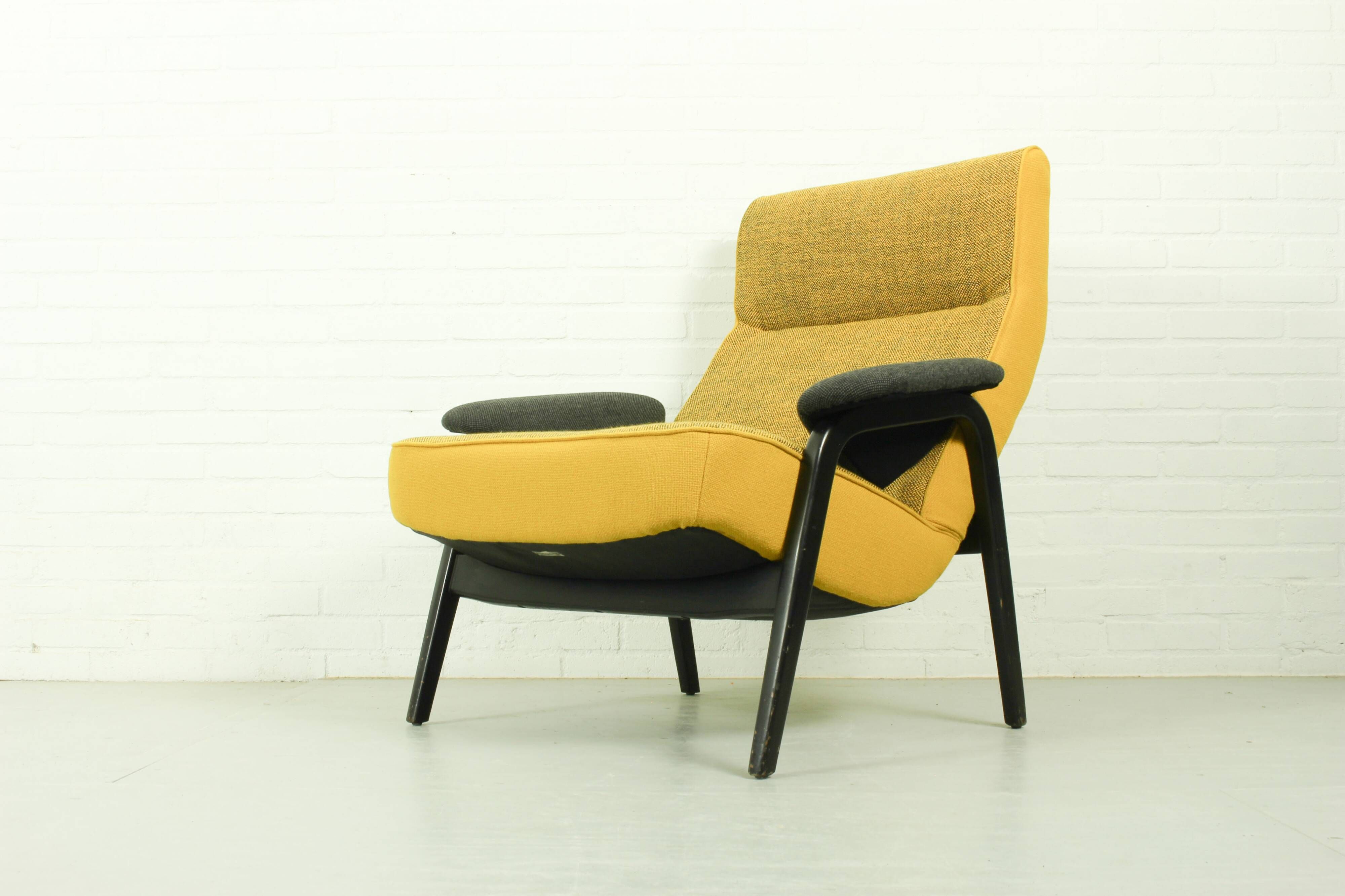 Theo Ruth pour les chaises Artifort Modèle 107 et 137 en Hallingdal Kvadrat.