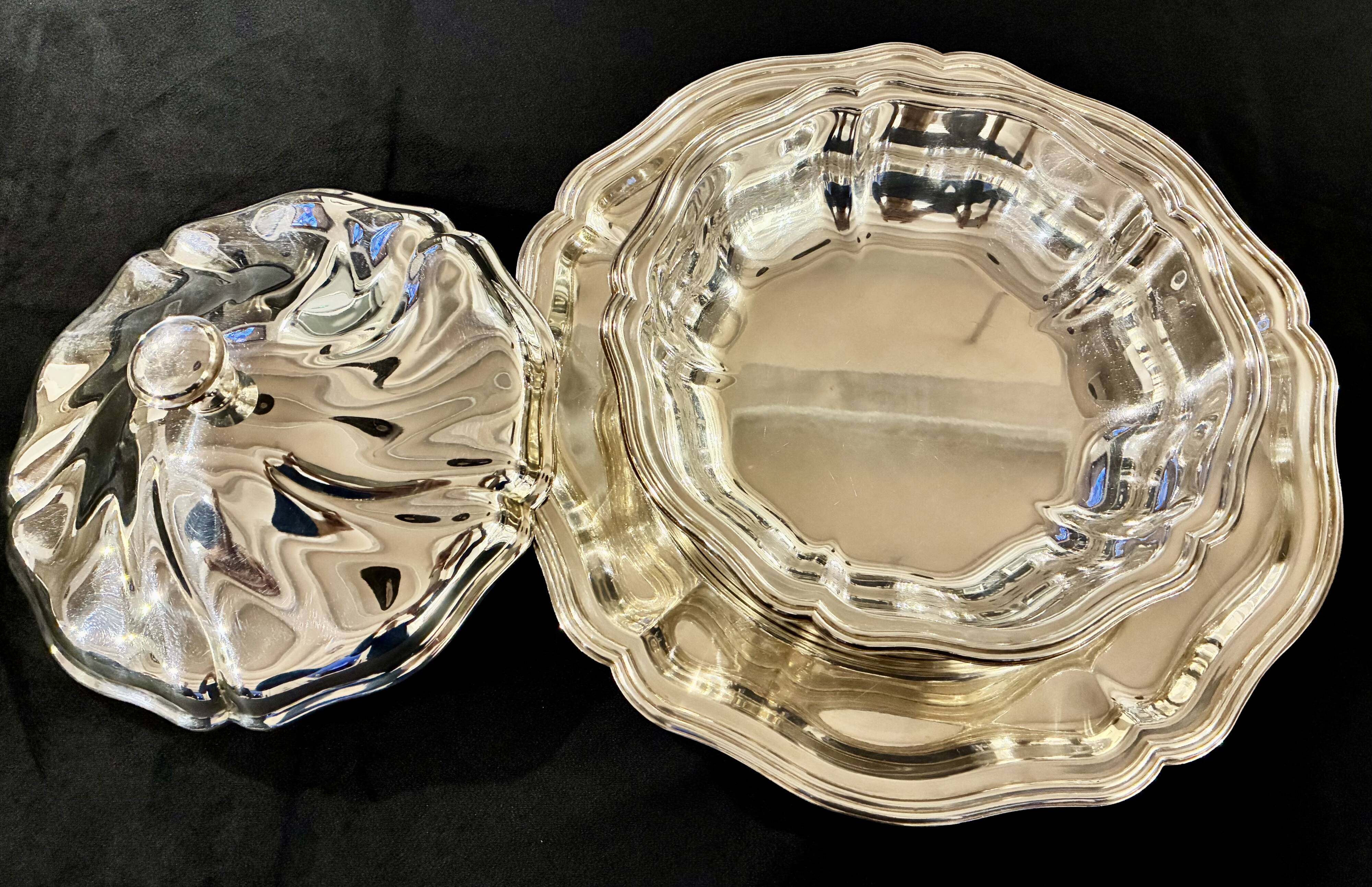 Christofle Gallia vegetable dish and its silver-plated serving platter.