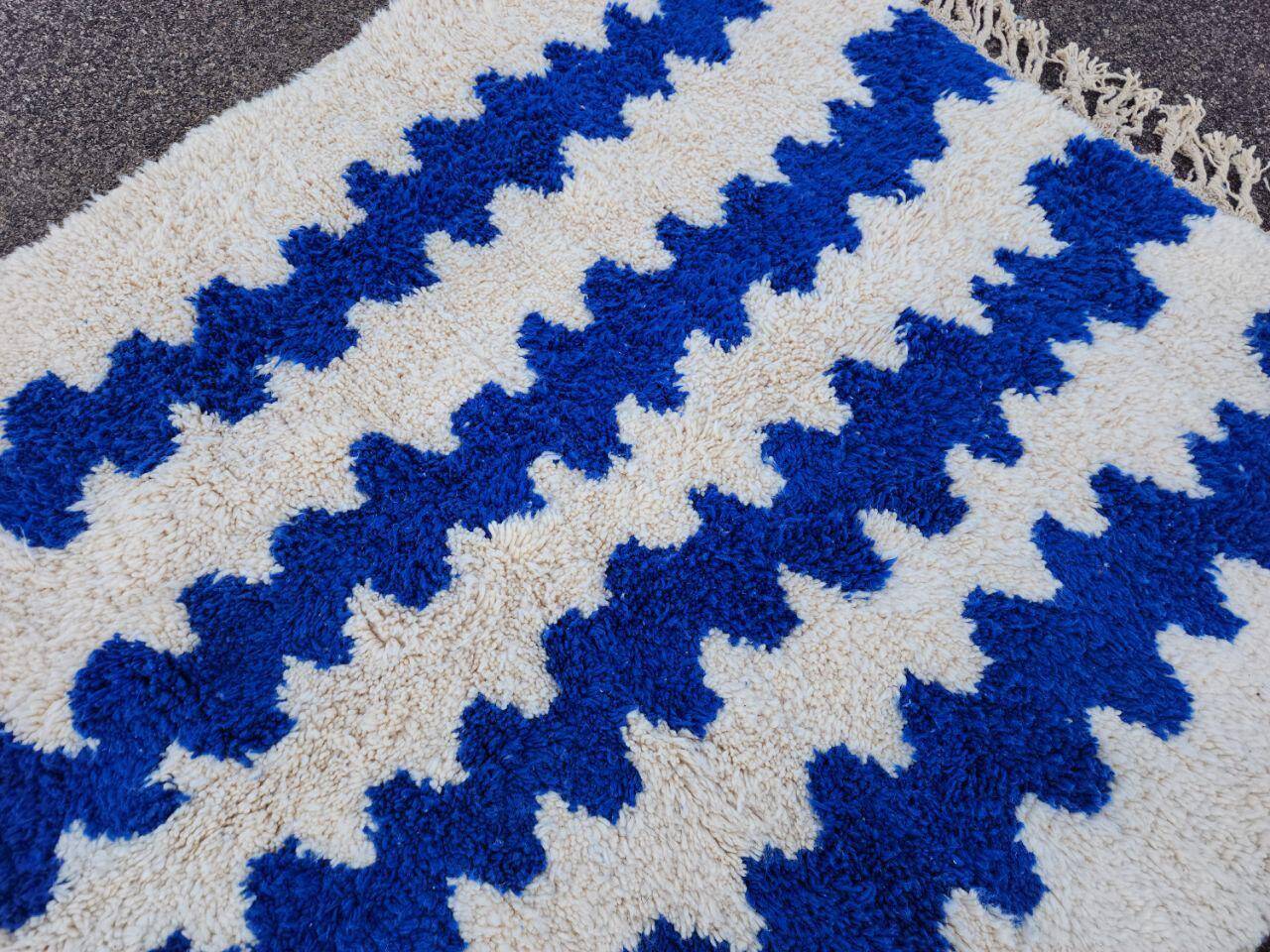 Traditional wool rug Morocco 3 x 2 m
