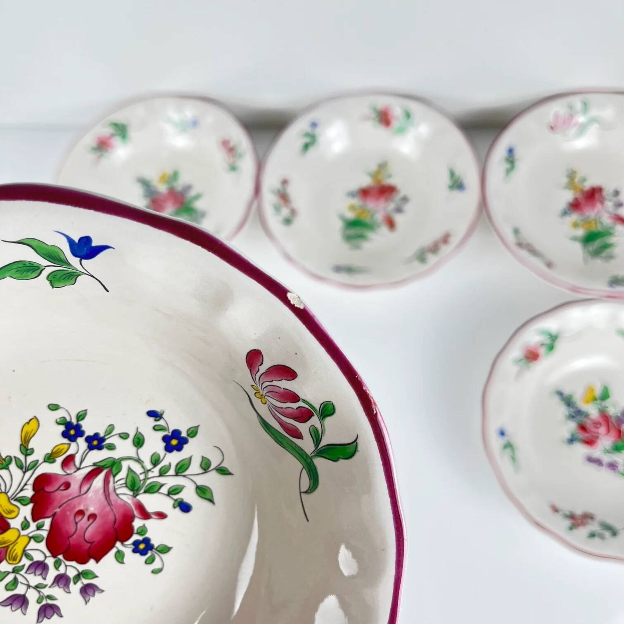 Set of 6 bowls, Réverbère model by KG Lunéville, tulip and rose pattern.
