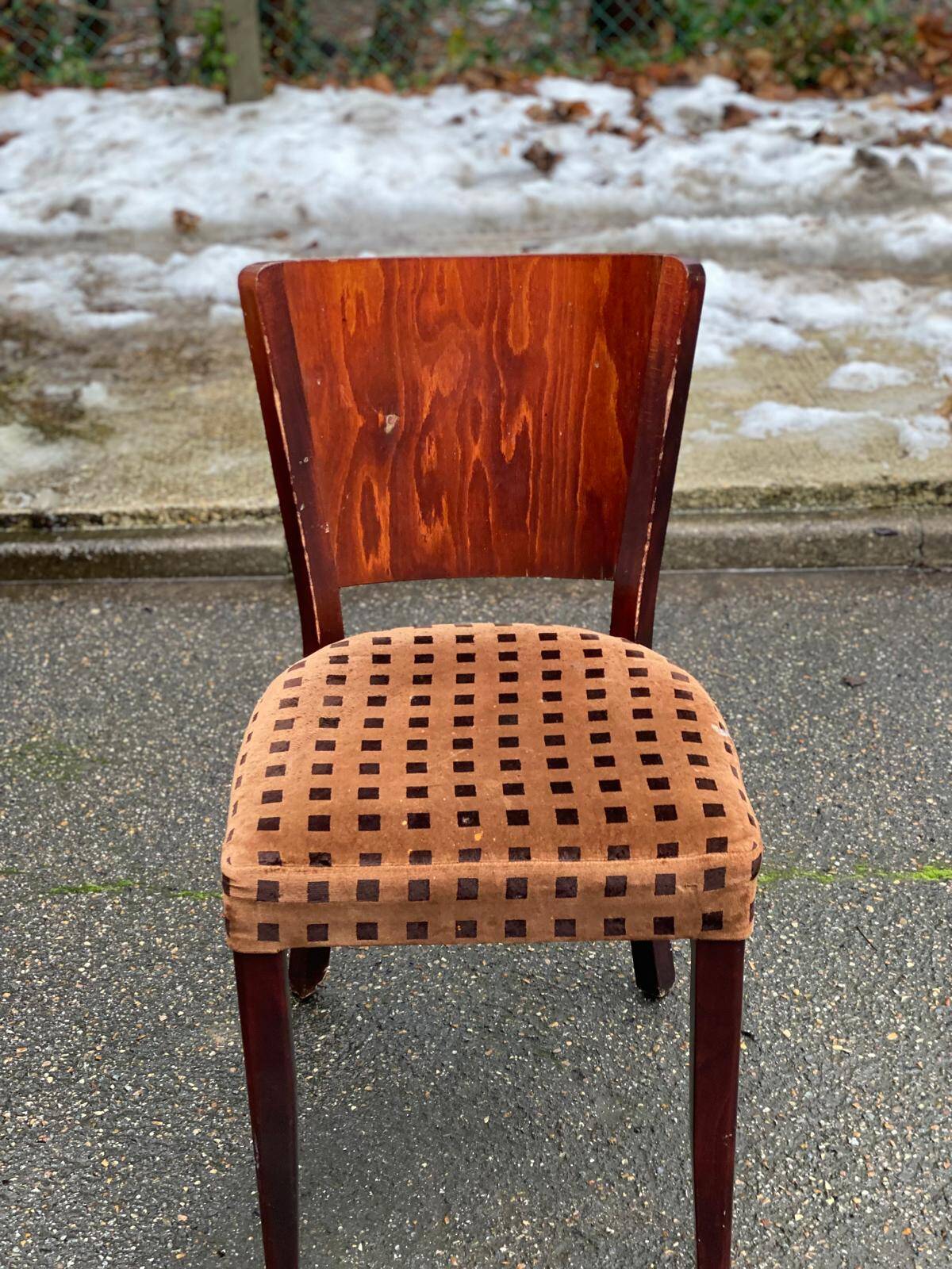 Parisian bistro chair in solid wood and fabric
