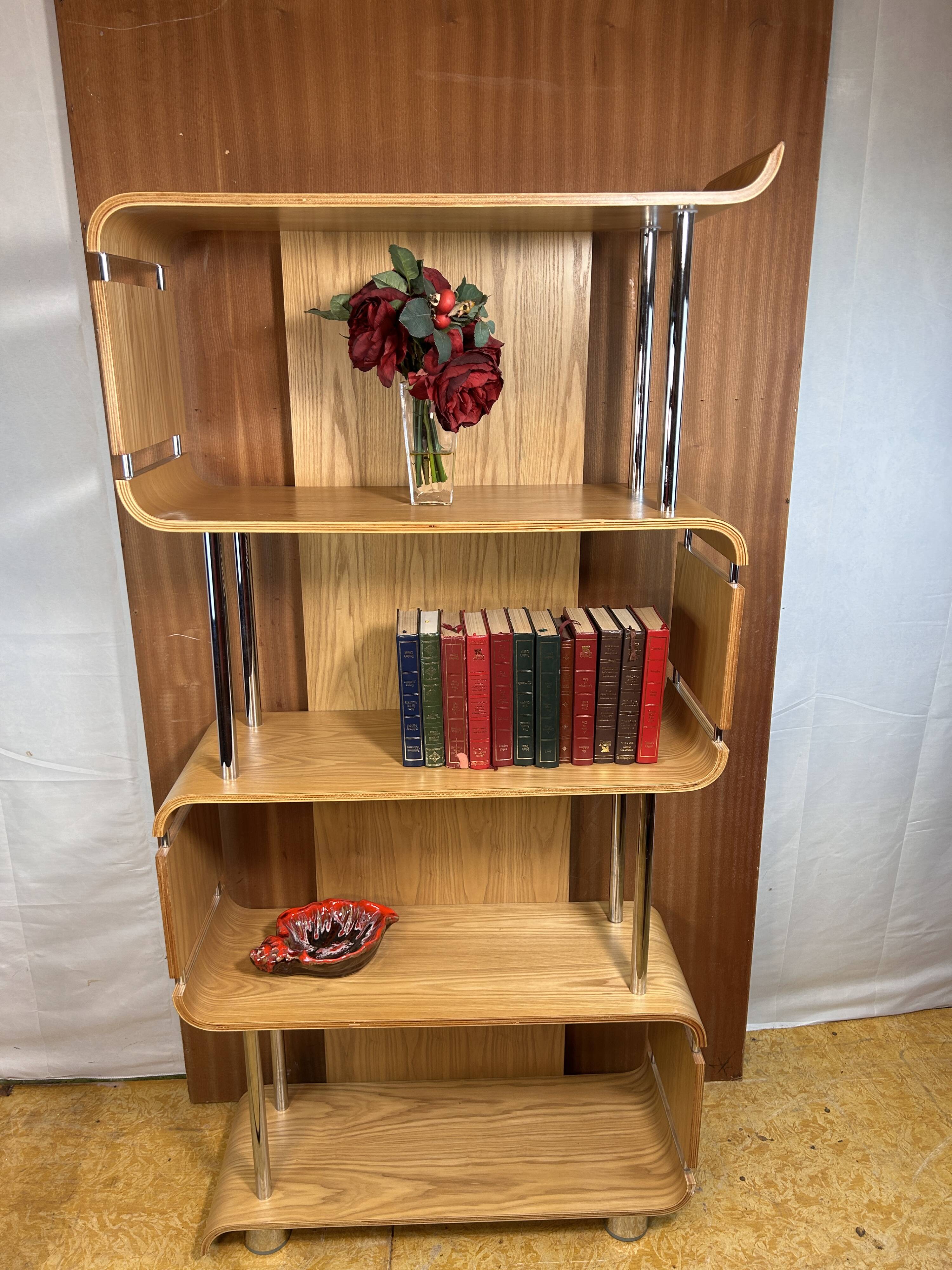 Bibliothèque vintage en chêne « La Vague » – Pièce maîtresse au design sculptural