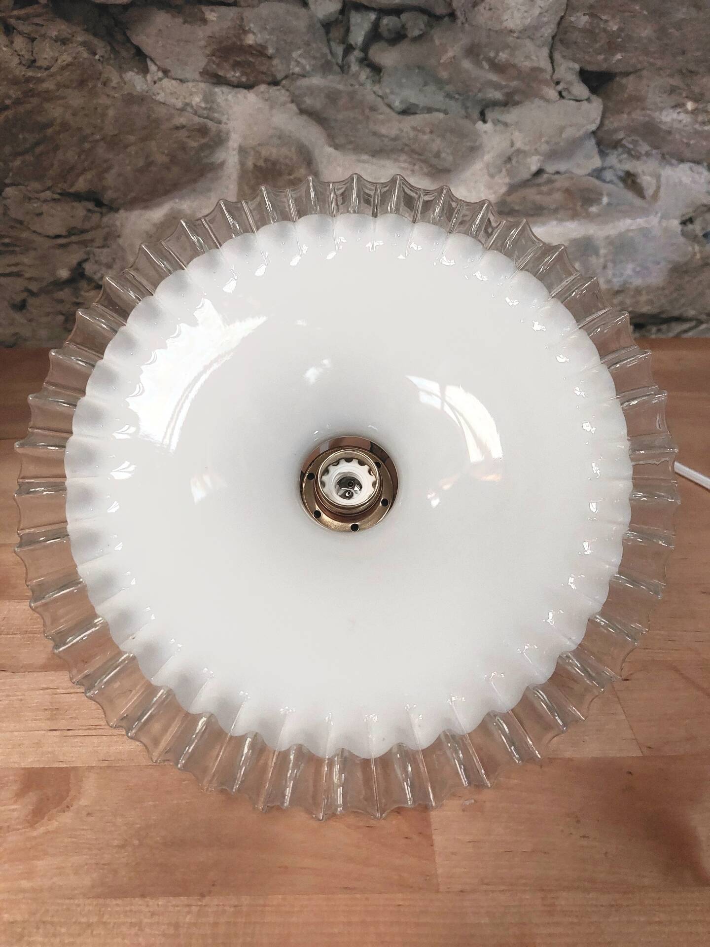 Suspension in white opaline