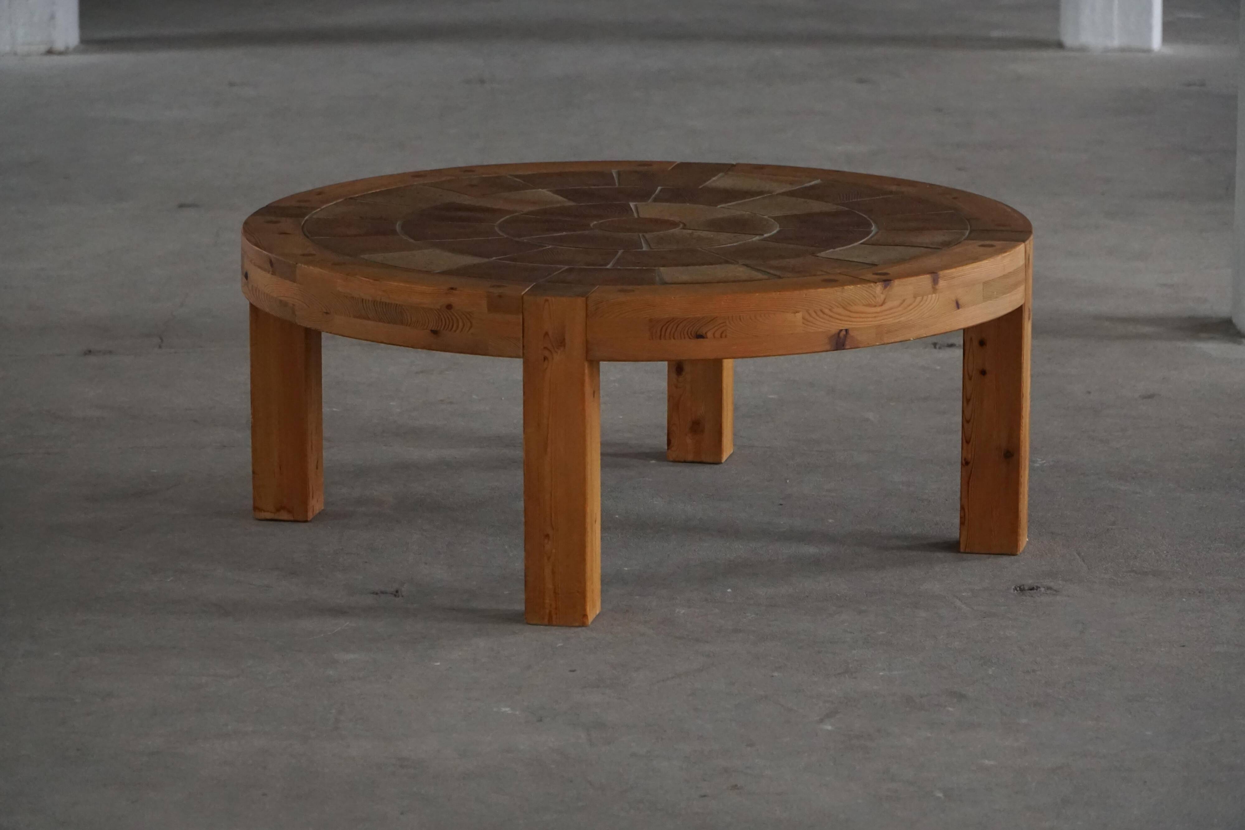 Sallingboe, Design/One, Large round coffee table in pine and ceramic, 1970