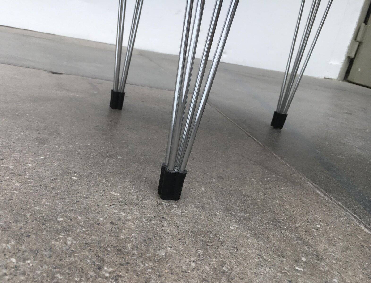 Vintage side table with hairpin legs from Denmark by Pin Age.