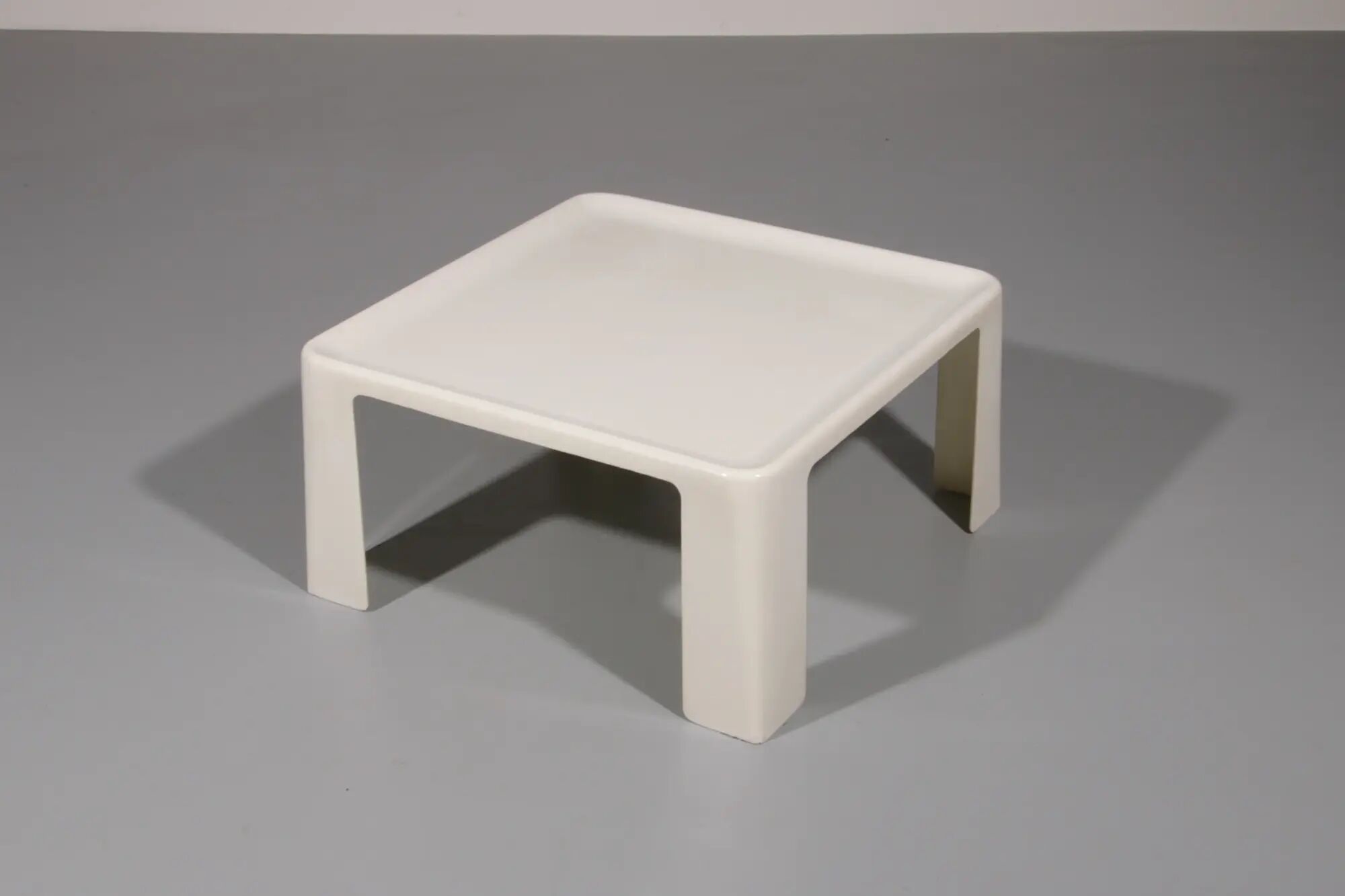 Mario Bellini Amanta square coffee table for B&B Italy, 1960