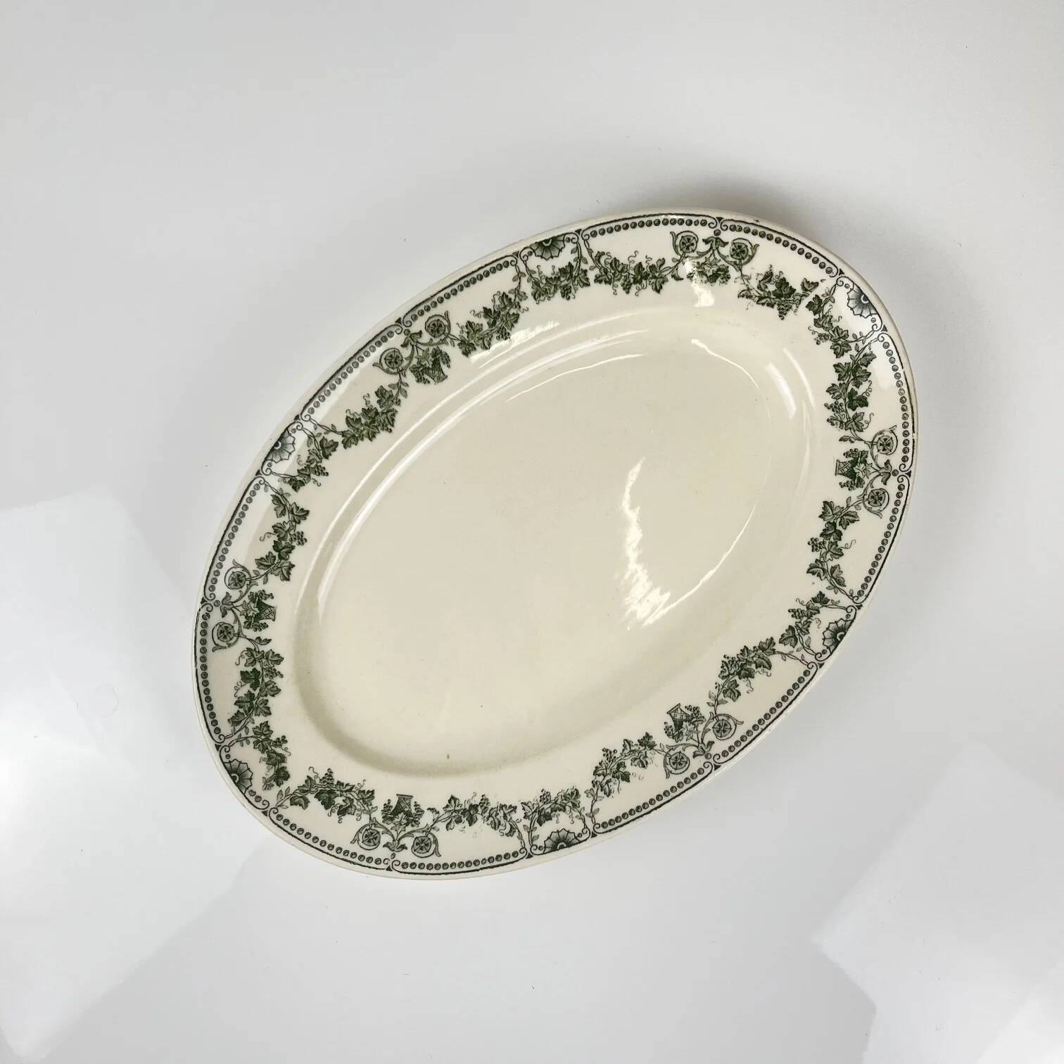 Oval plate model "Champagne", Badonviller, green