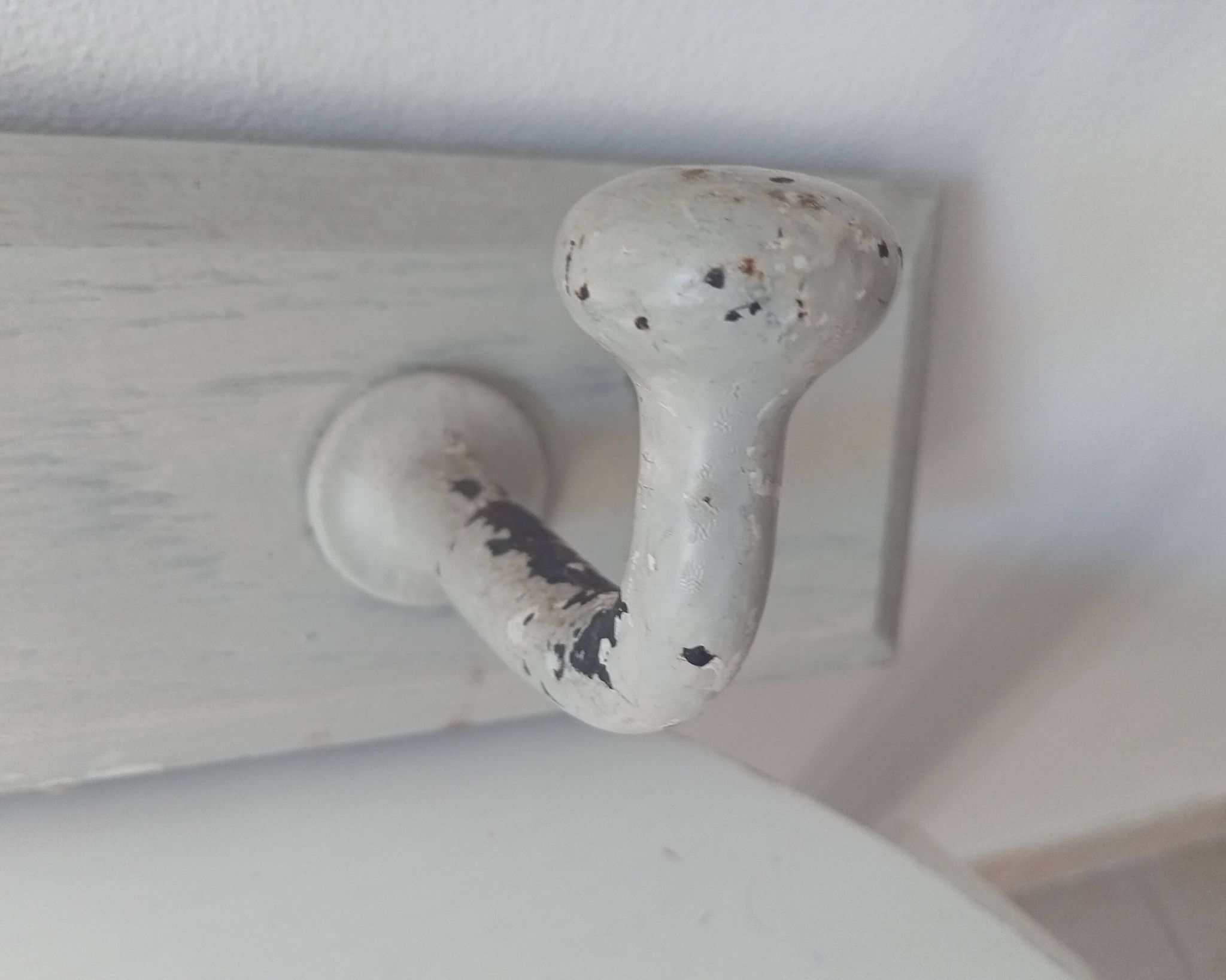 Vintage wall coat rack from the 1930s/1940s.