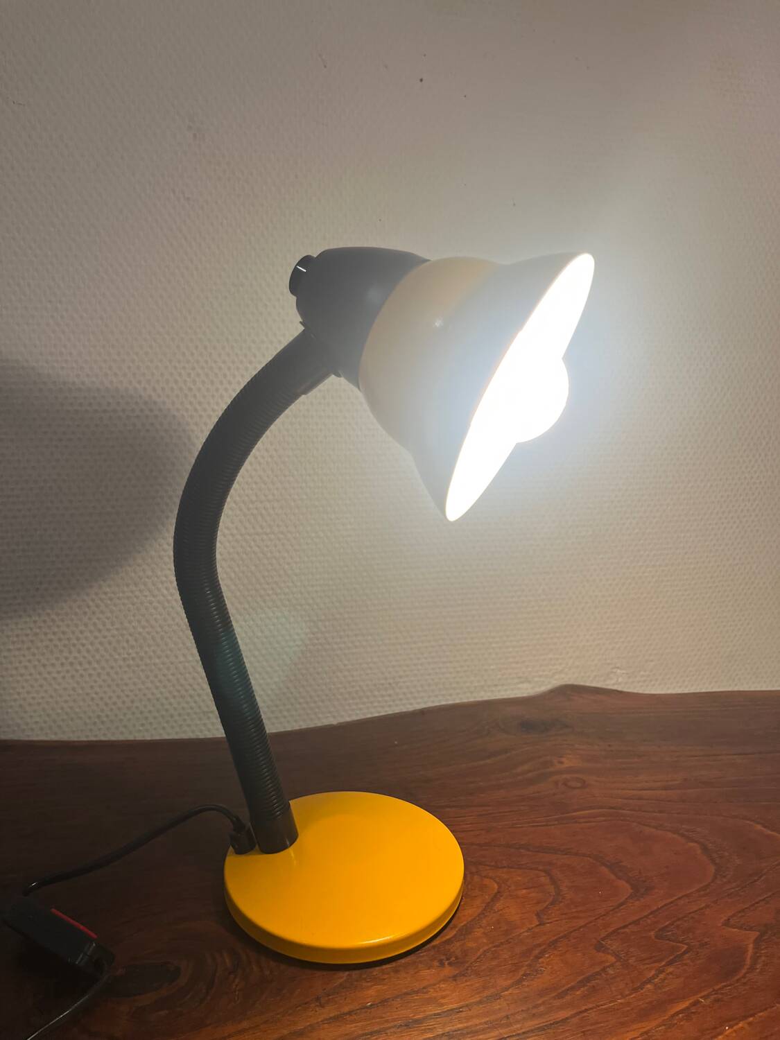 Semi-articulated metal lamp from the 80s