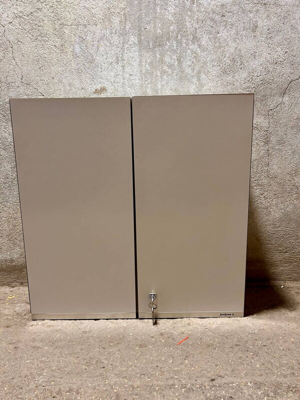 Armoire à pharmacie vintage