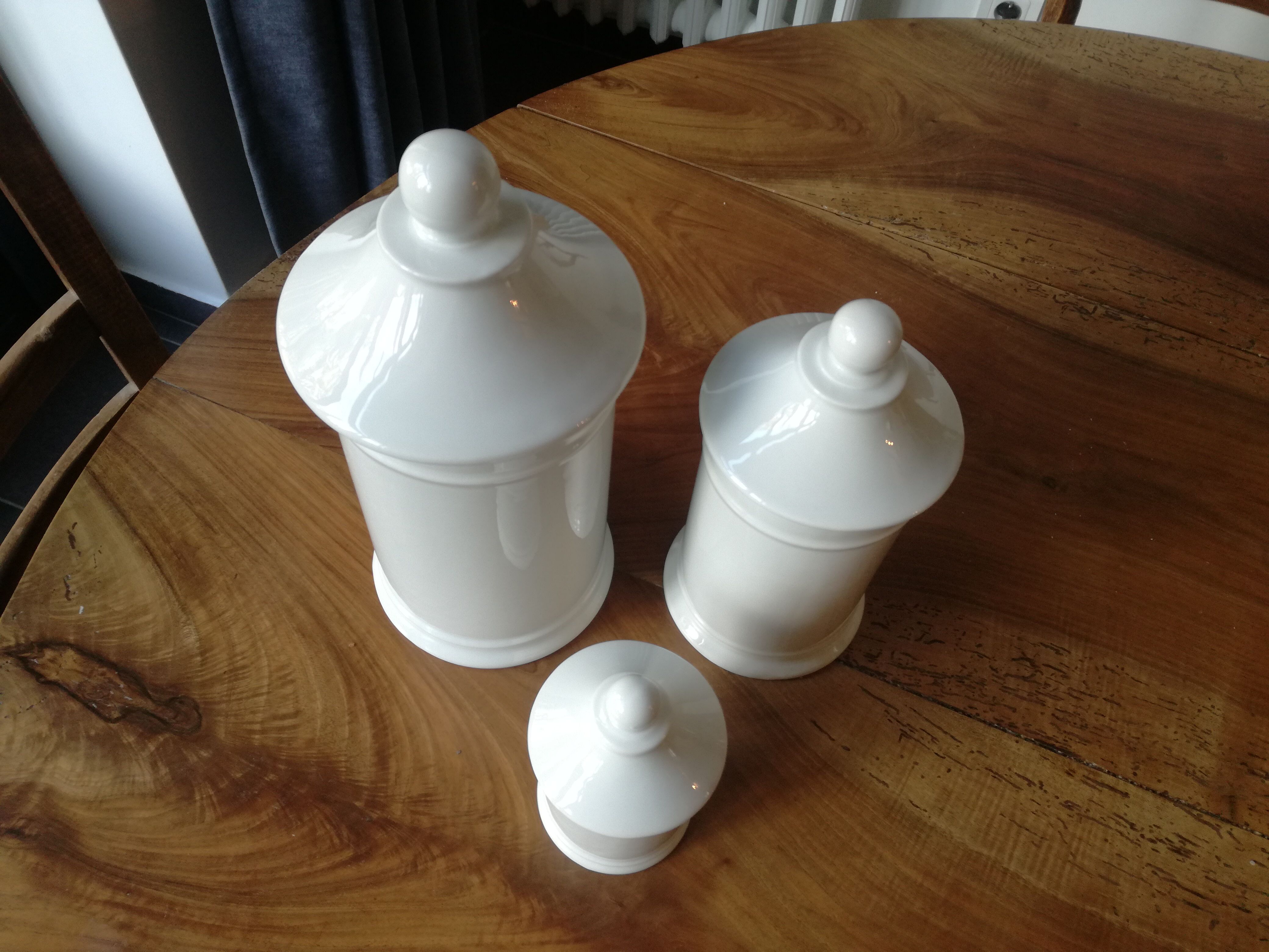 19th century white porcelain pharmacy pots.