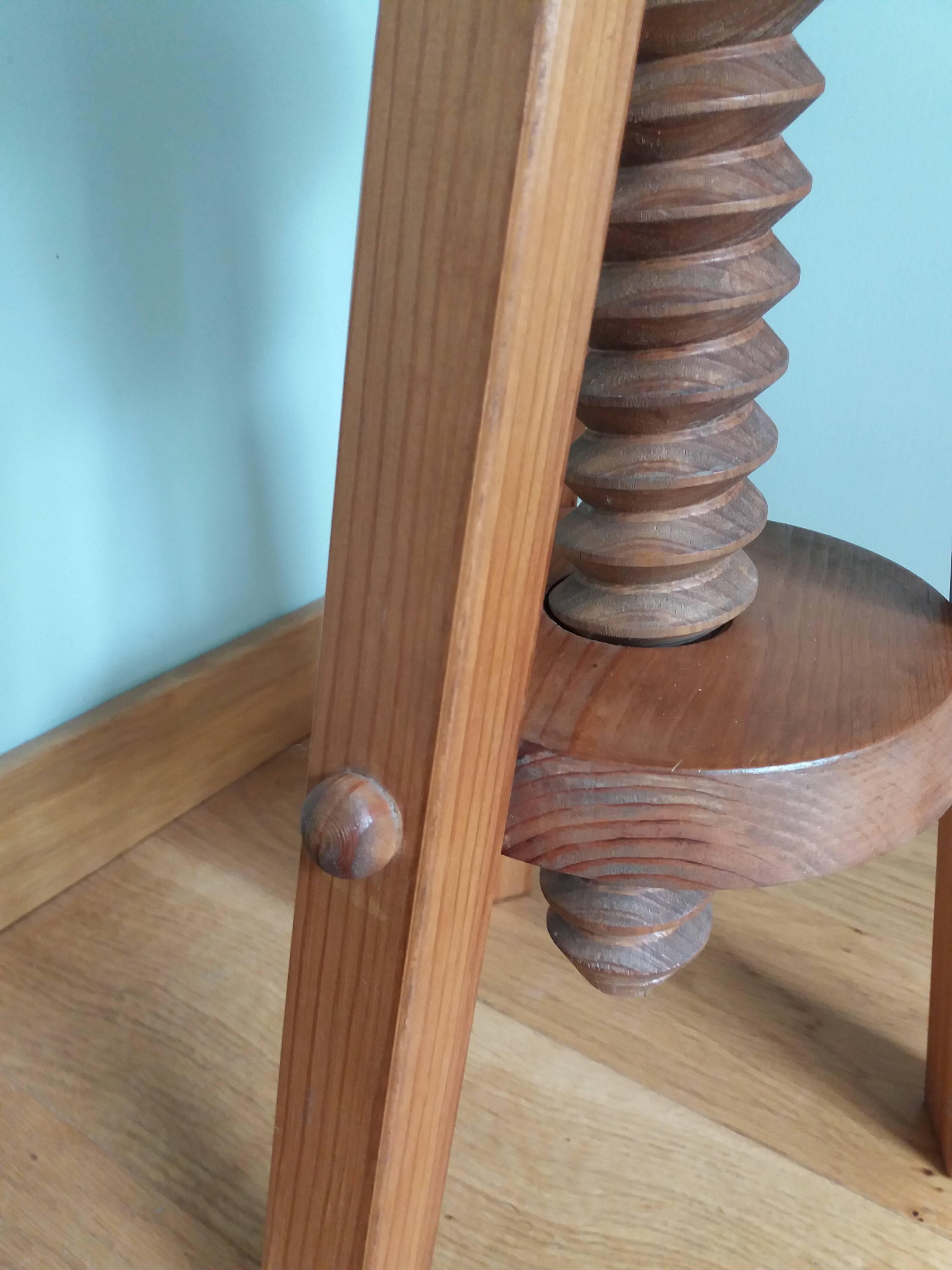 Tripod screw stool