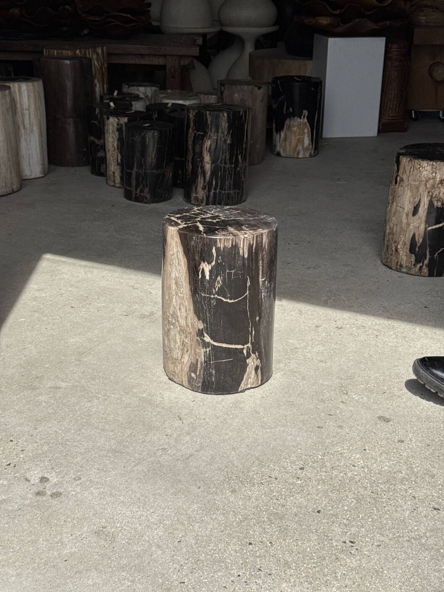 Black petrified wood side table with beige stripes, fine mesh, H35 D24 - 33