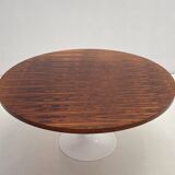 Round one and a half meter table with tulip base
