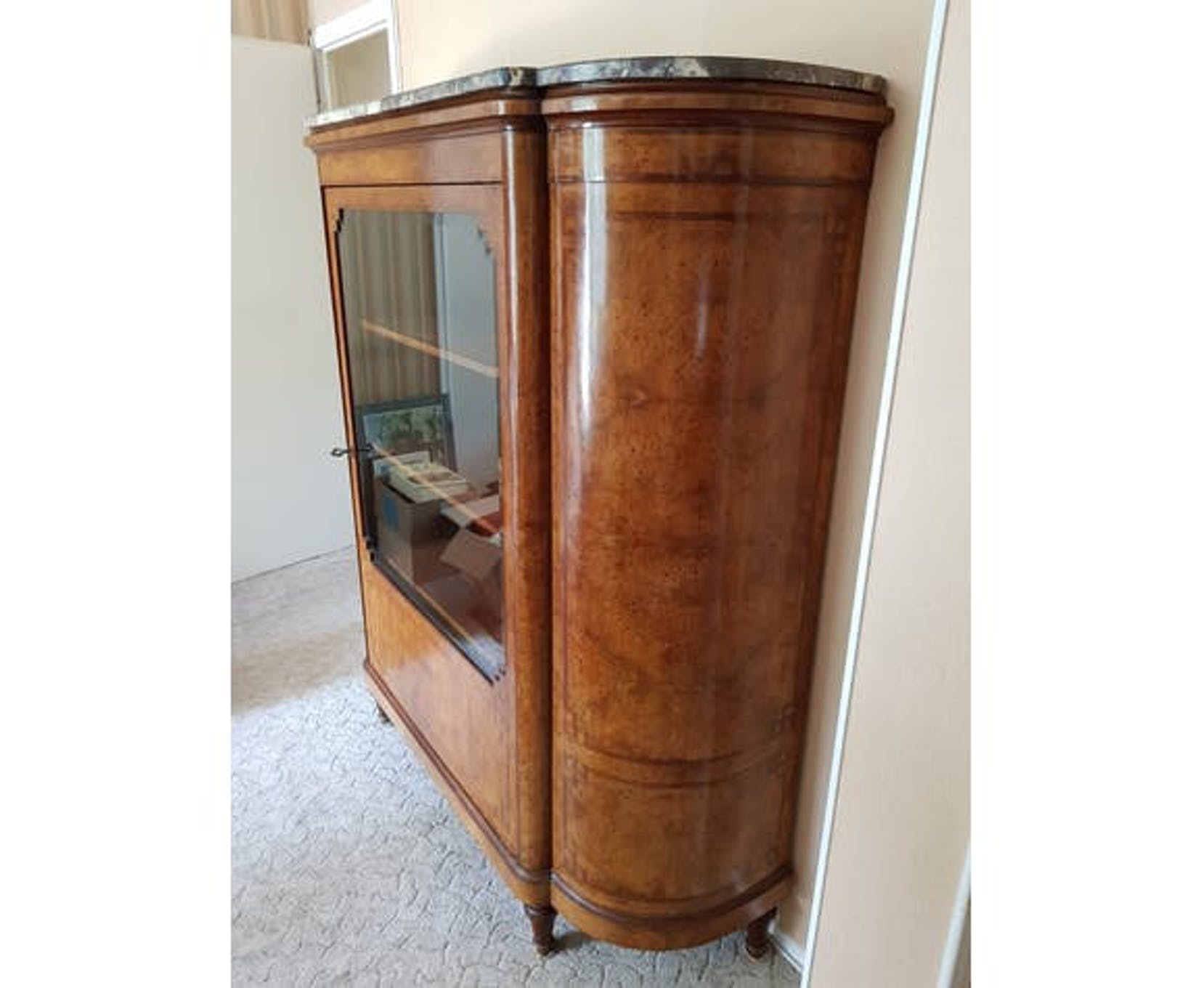 Elm magnifying glass showcase