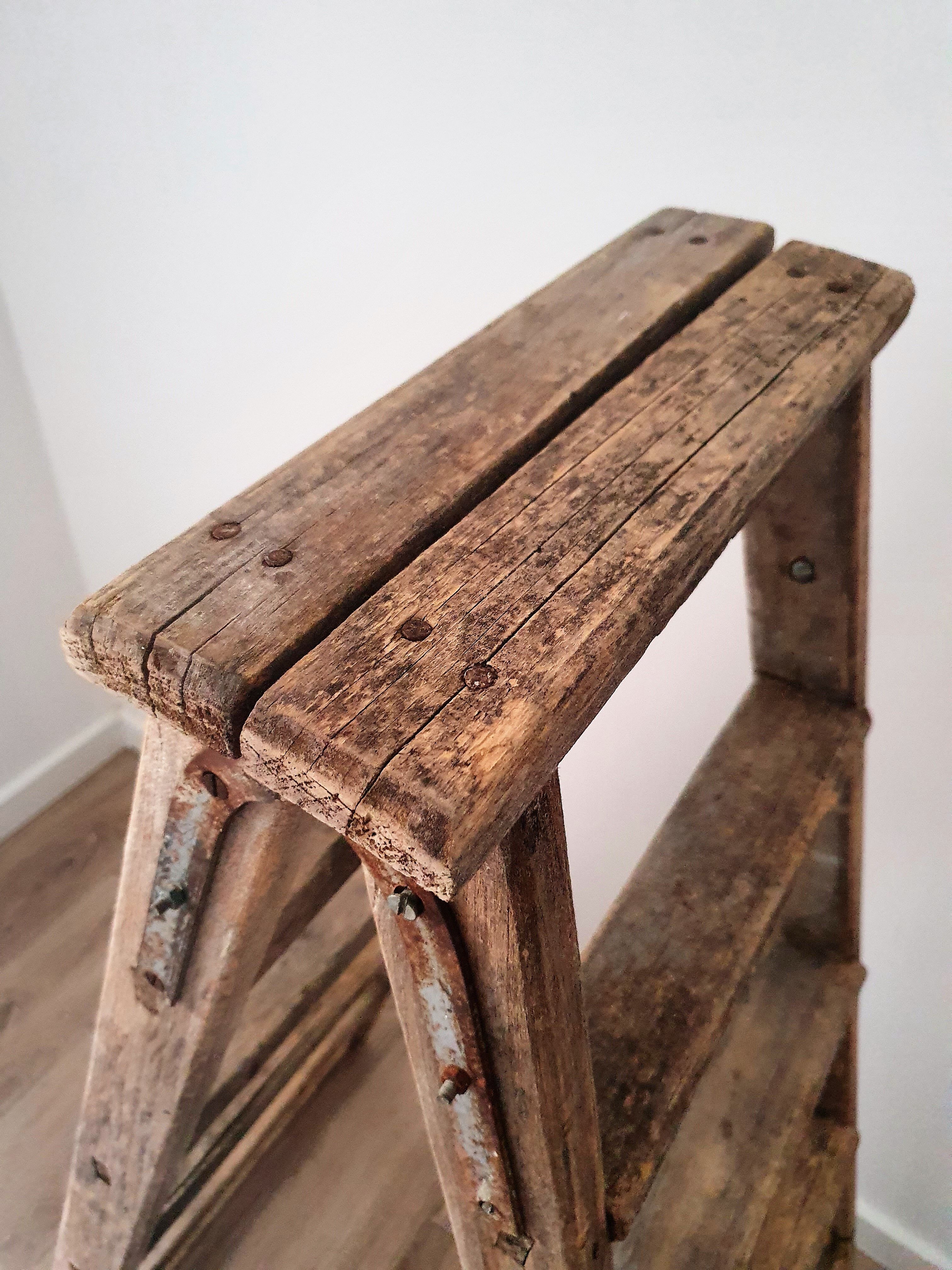 Wooden painter stepladder