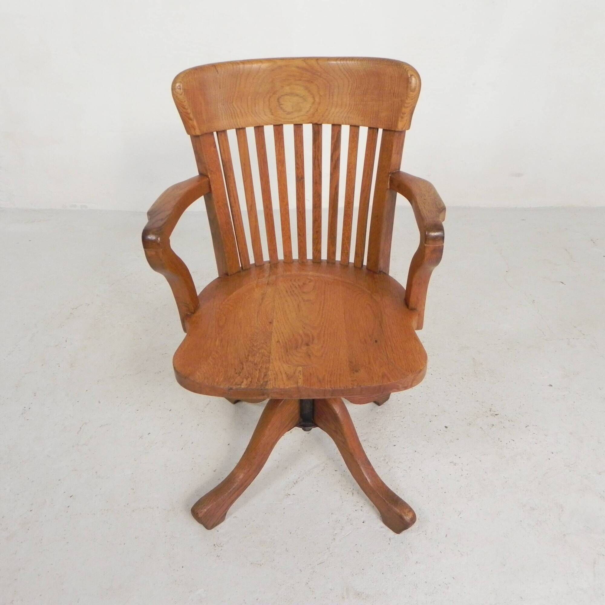 Oak office chair with adjustable spring system and height adjustment, 1950s.
