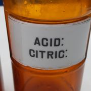 Pair of bottles at pharmacy glass labels porcelain 19th