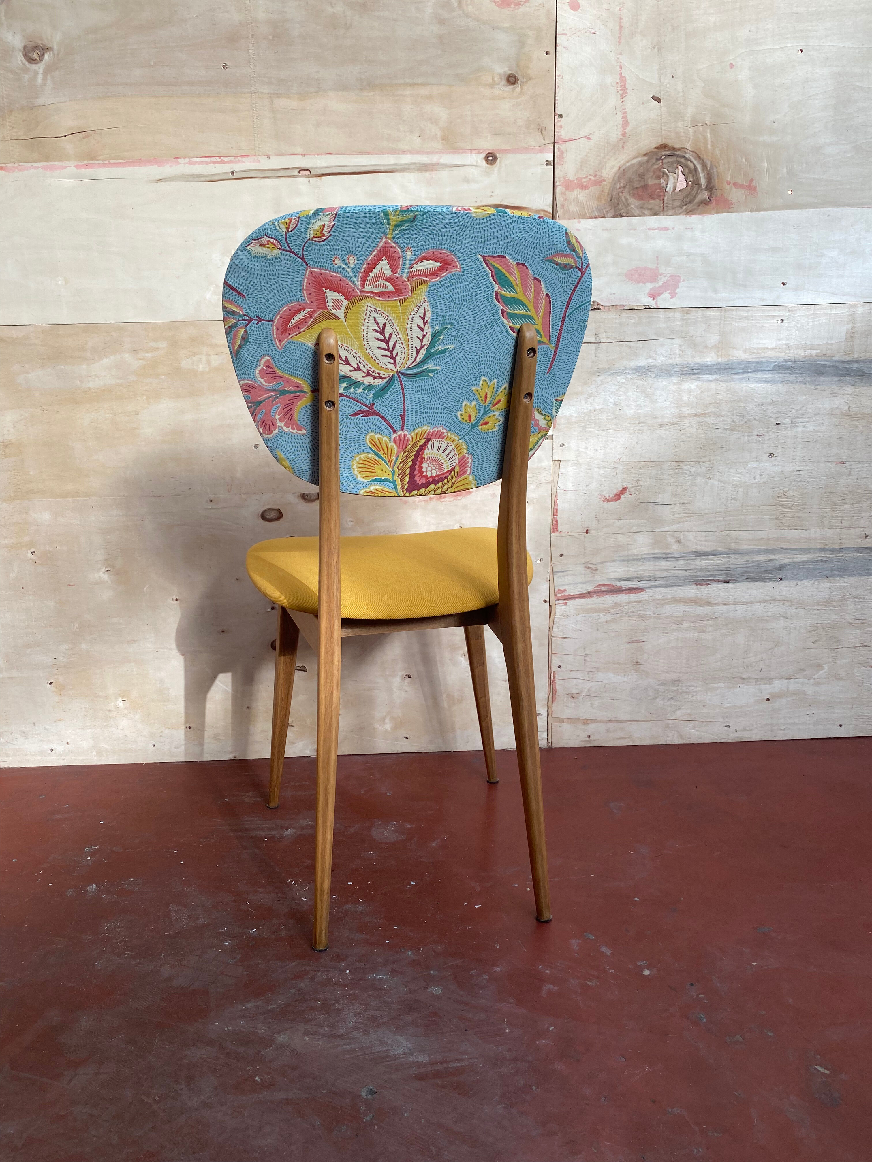 Suite of 4 vintage chairs