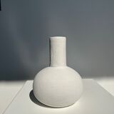 Handmade soliflore drop vase in terracotta painted white h:20 d:15