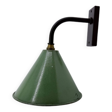 Enamelled sheet metal wall light