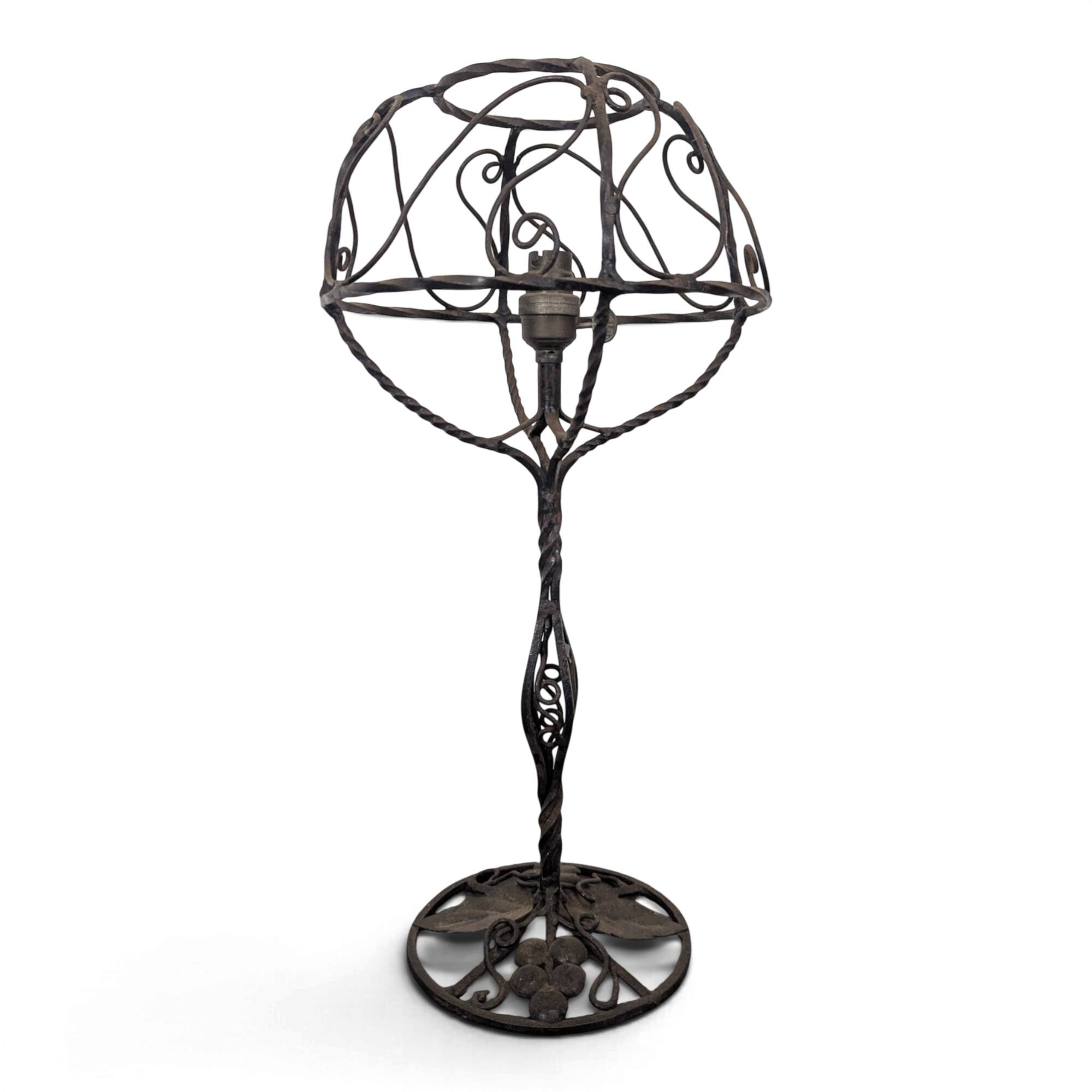 Lampe de table en fer forgé à abat-jour sphérique