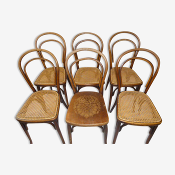 Set of 6 old bistro chairs including 5 with cannage and 1 wooden top