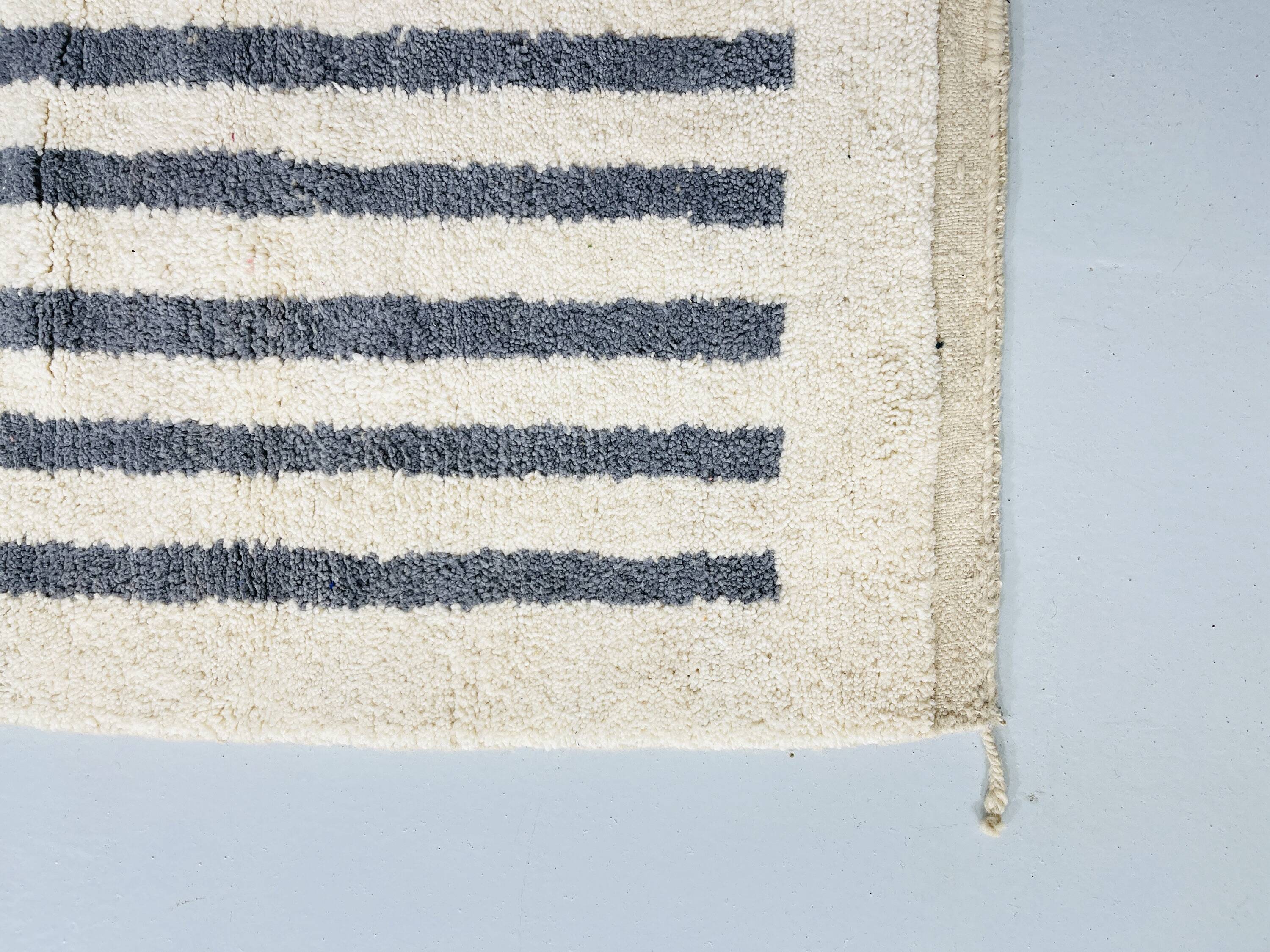 Handmade artisanal Berber rug 2.5x1.5 m