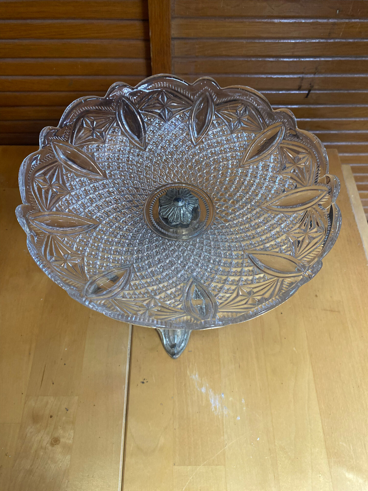Paire de coupes sur pied anciennes en cristal Baccarat pied en métal