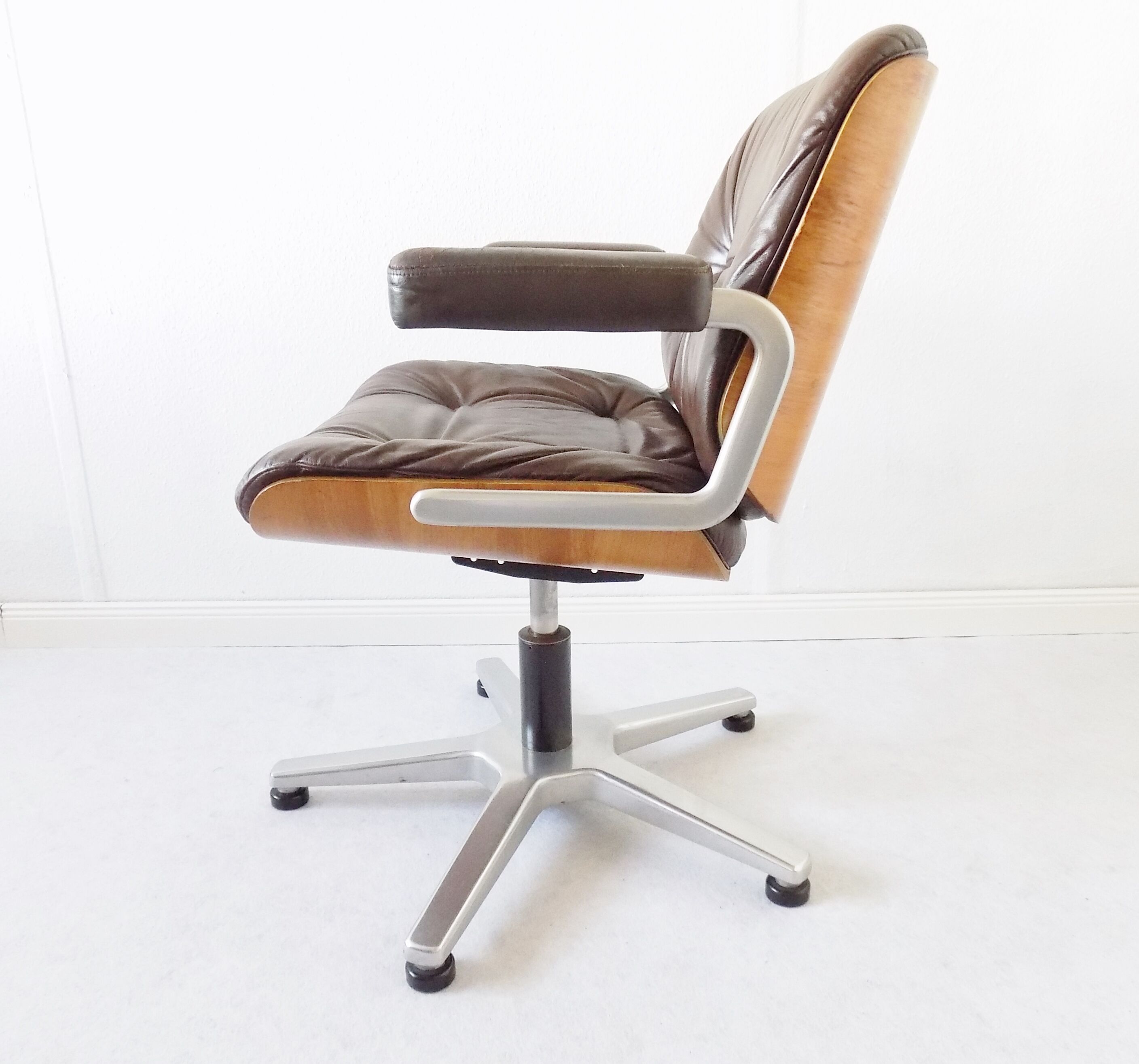 Chaise de bureau en cuir Stoll Giroflex par Karl Dittert moderne du milieu du siècle