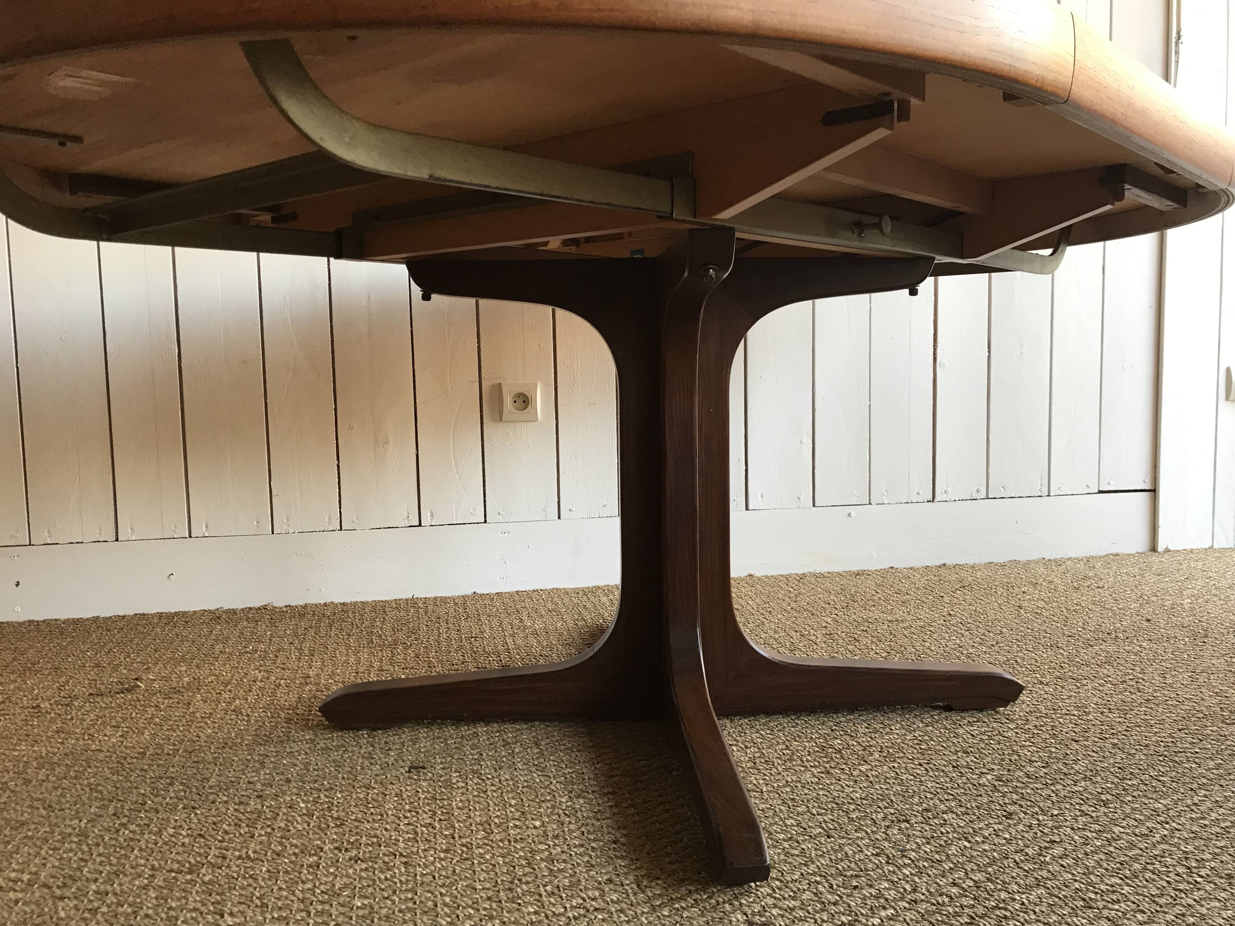 Baumann dining table in teak.