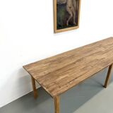 XXL table with 6 legs made of solid pine and rubberwood.