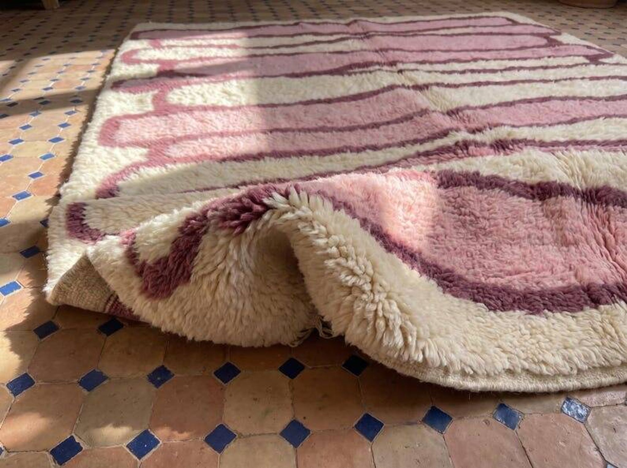 Handmade traditional Berber rug size 2-3 m