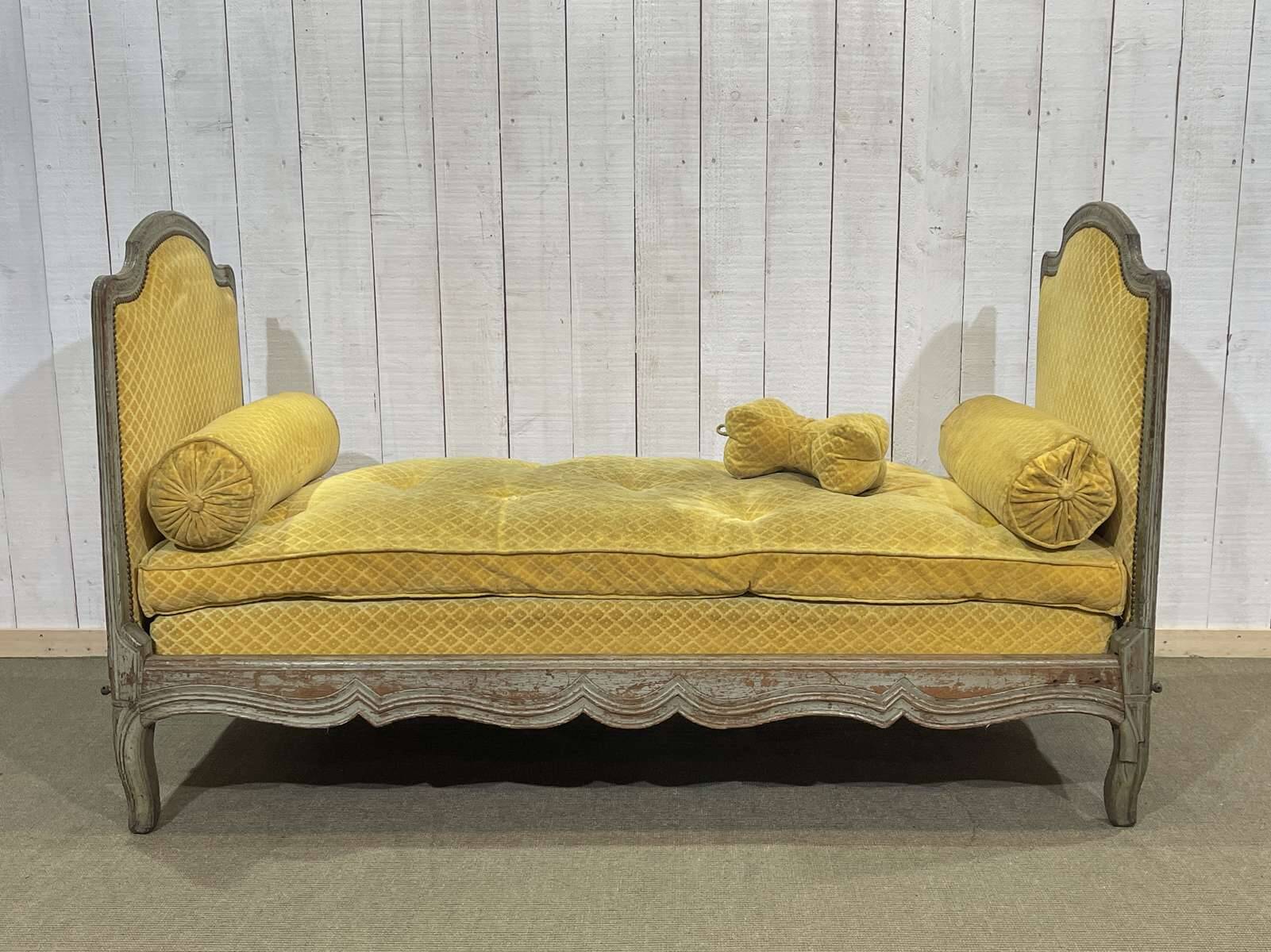 Louis XV daybed from the 18th century in oak.