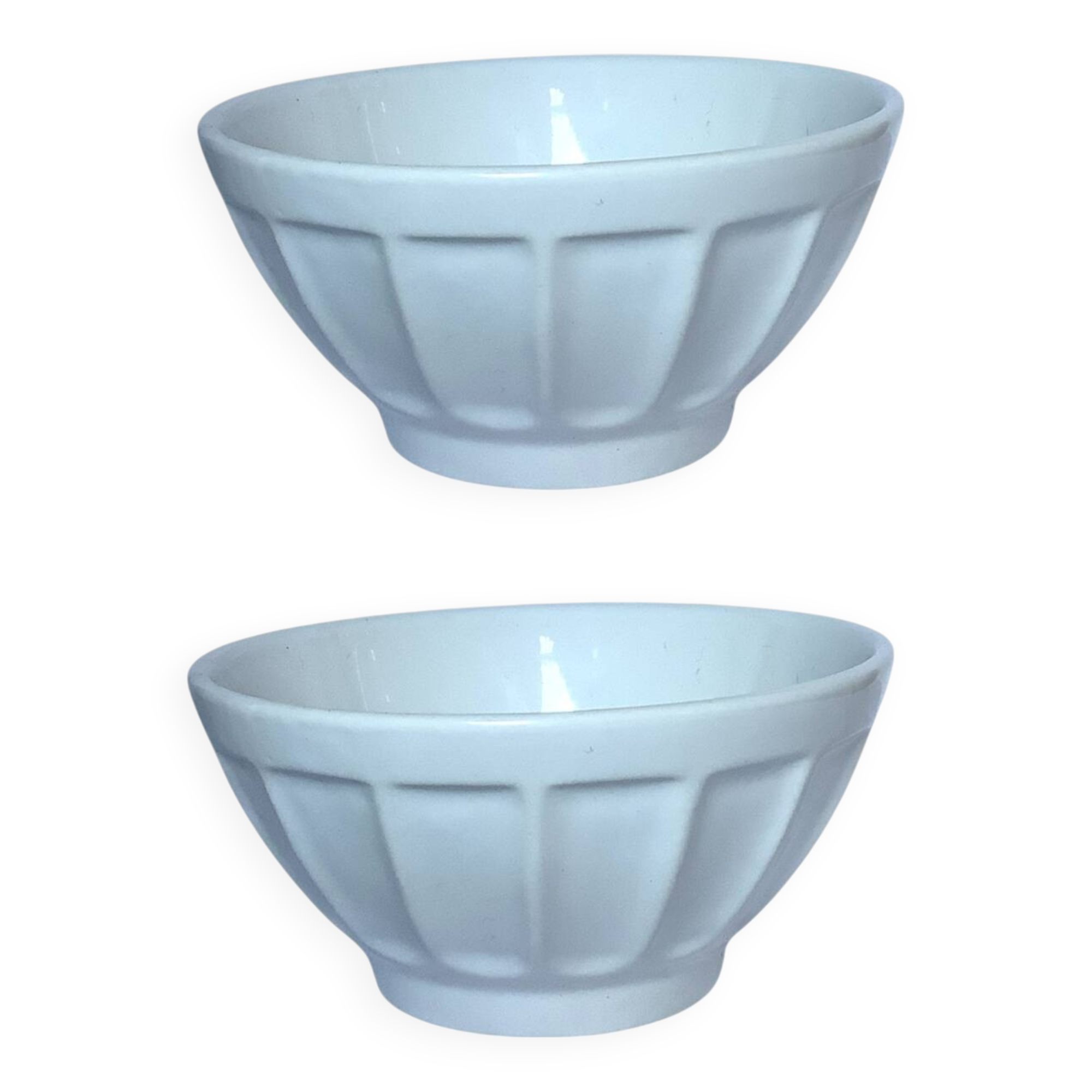 Pair of ribbed porcelain bowls – vintage & elegant