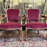 Paire de fauteuils cabriolet de style Louis XV velours rouge